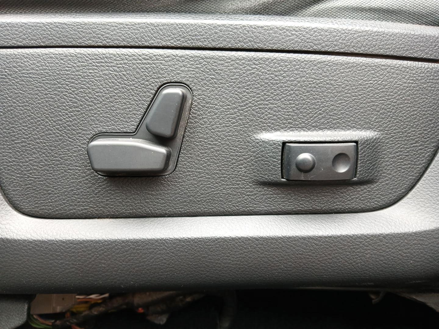 2017 Ram 1500 SLT Crew Cab SWB 4WD (3C6RR7LT1HG) with an 5.7L V8 OHV 16V engine, 8-Speed Automatic transmission, located at 880 E. National Road, Vandalia, OH, 45377, (937) 908-9800, 39.891918, -84.183594 - 2017 Ram 1500 SLT Crew Cab SWB 4WD - Photo#17