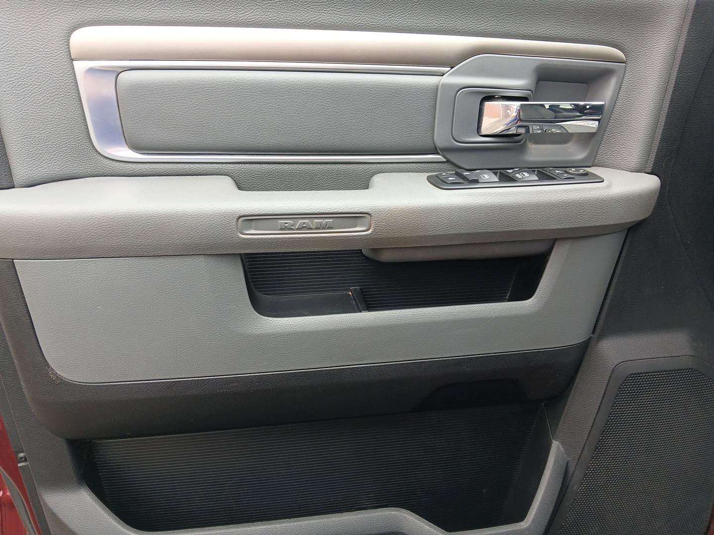 2017 Ram 1500 SLT Crew Cab SWB 4WD (3C6RR7LT1HG) with an 5.7L V8 OHV 16V engine, 8-Speed Automatic transmission, located at 880 E. National Road, Vandalia, OH, 45377, (937) 908-9800, 39.891918, -84.183594 - 2017 Ram 1500 SLT Crew Cab SWB 4WD - Photo#18