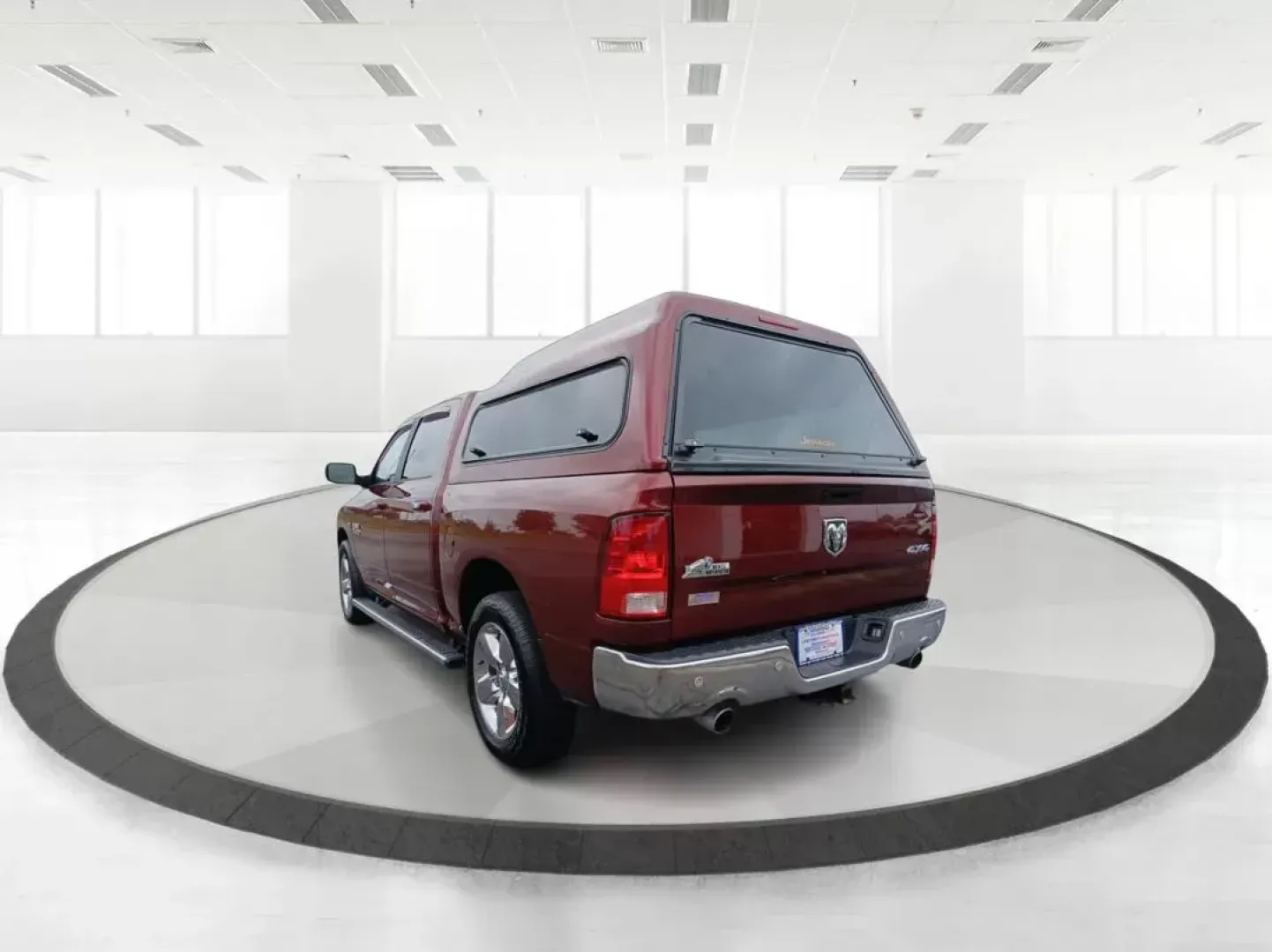2017 Ram 1500 SLT Crew Cab SWB 4WD (3C6RR7LT1HG) with an 5.7L V8 OHV 16V engine, 8-Speed Automatic transmission, located at 880 E. National Road, Vandalia, OH, 45377, (937) 908-9800, 39.891918, -84.183594 - 2017 Ram 1500 SLT Crew Cab SWB 4WD - Photo#5