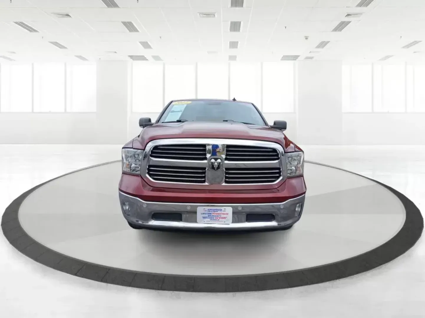 2017 Ram 1500 SLT Crew Cab SWB 4WD (3C6RR7LT1HG) with an 5.7L V8 OHV 16V engine, 8-Speed Automatic transmission, located at 880 E. National Road, Vandalia, OH, 45377, (937) 908-9800, 39.891918, -84.183594 - 2017 Ram 1500 SLT Crew Cab SWB 4WD - Photo#7