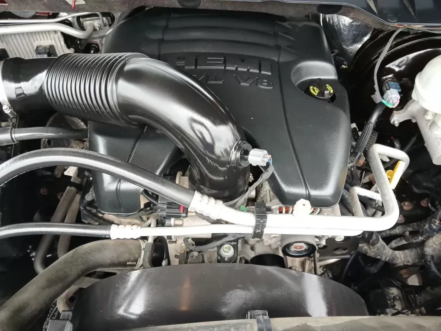 2017 Ram 1500 SLT Crew Cab SWB 4WD (3C6RR7LT1HG) with an 5.7L V8 OHV 16V engine, 8-Speed Automatic transmission, located at 880 E. National Road, Vandalia, OH, 45377, (937) 908-9800, 39.891918, -84.183594 - 2017 Ram 1500 SLT Crew Cab SWB 4WD - Photo#11