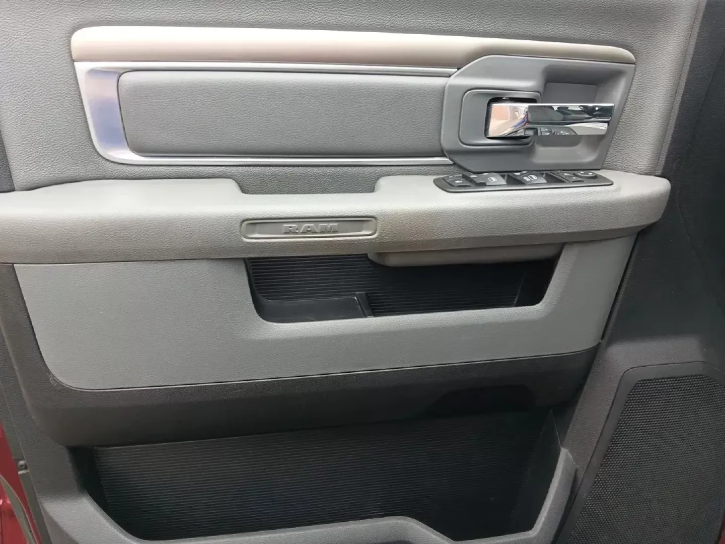 2017 Ram 1500 SLT Crew Cab SWB 4WD (3C6RR7LT1HG) with an 5.7L V8 OHV 16V engine, 8-Speed Automatic transmission, located at 880 E. National Road, Vandalia, OH, 45377, (937) 908-9800, 39.891918, -84.183594 - 2017 Ram 1500 SLT Crew Cab SWB 4WD - Photo#19