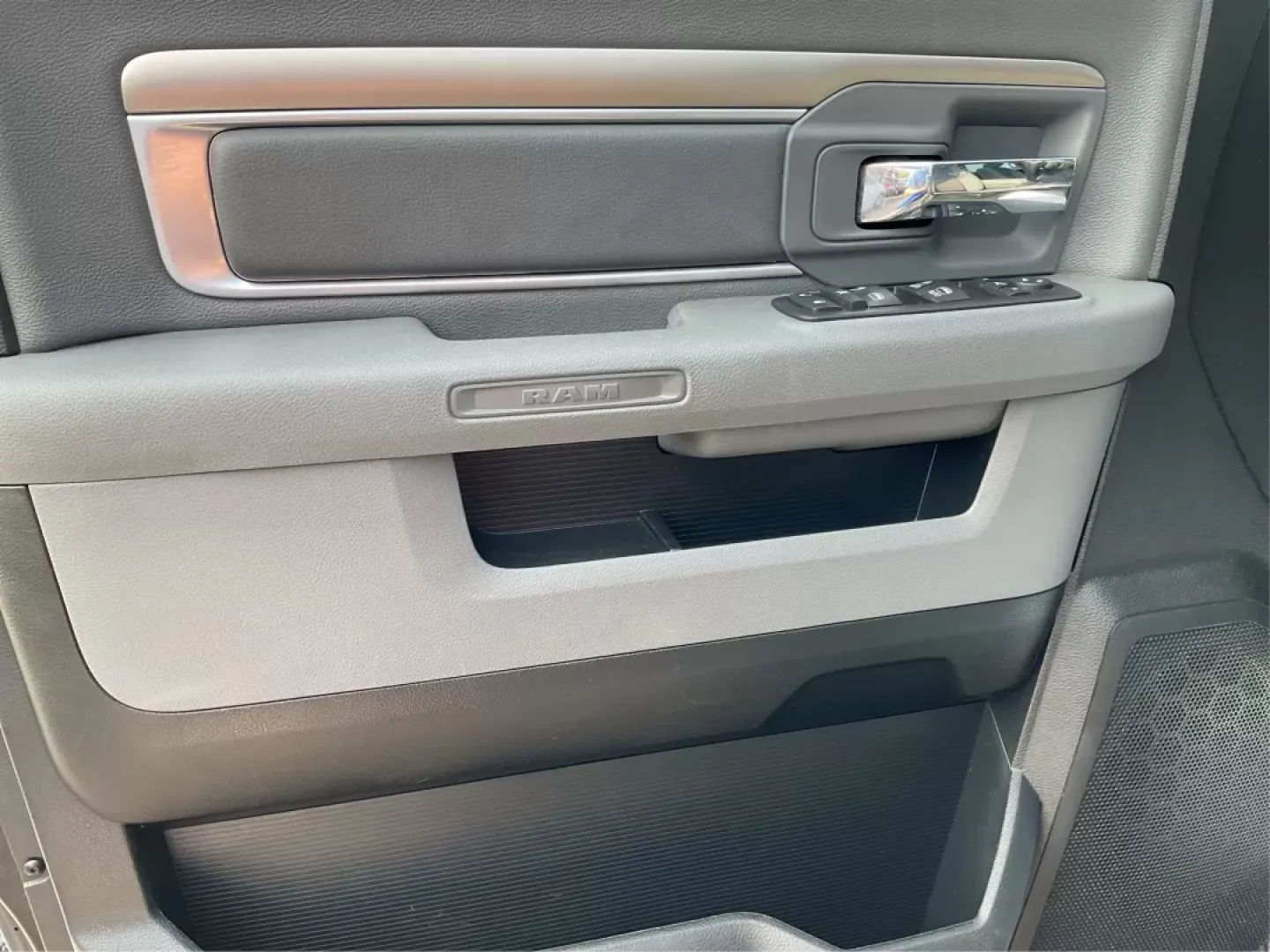 2017 Ram 1500 Big Horn Crew Cab 4x4 6'4 Box (1C6RR7TT6HS) with an Other engine, located at 8750 N County Rd 25A, Piqua, OH, 45356, (937) 908-9800, 40.164391, -84.232513 - **Experience Unmatched Capability with the 2017 Ram 1500 Big Horn Crew Cab 4x4 at Advantage Car and Credit - Piqua!**<br /> <br /> Are you on the hunt for a rugged and versatile truck that can handle everything from daily commutes to weekend adventures? Look no further than this stunning 2017 Ram 15 - Photo#18