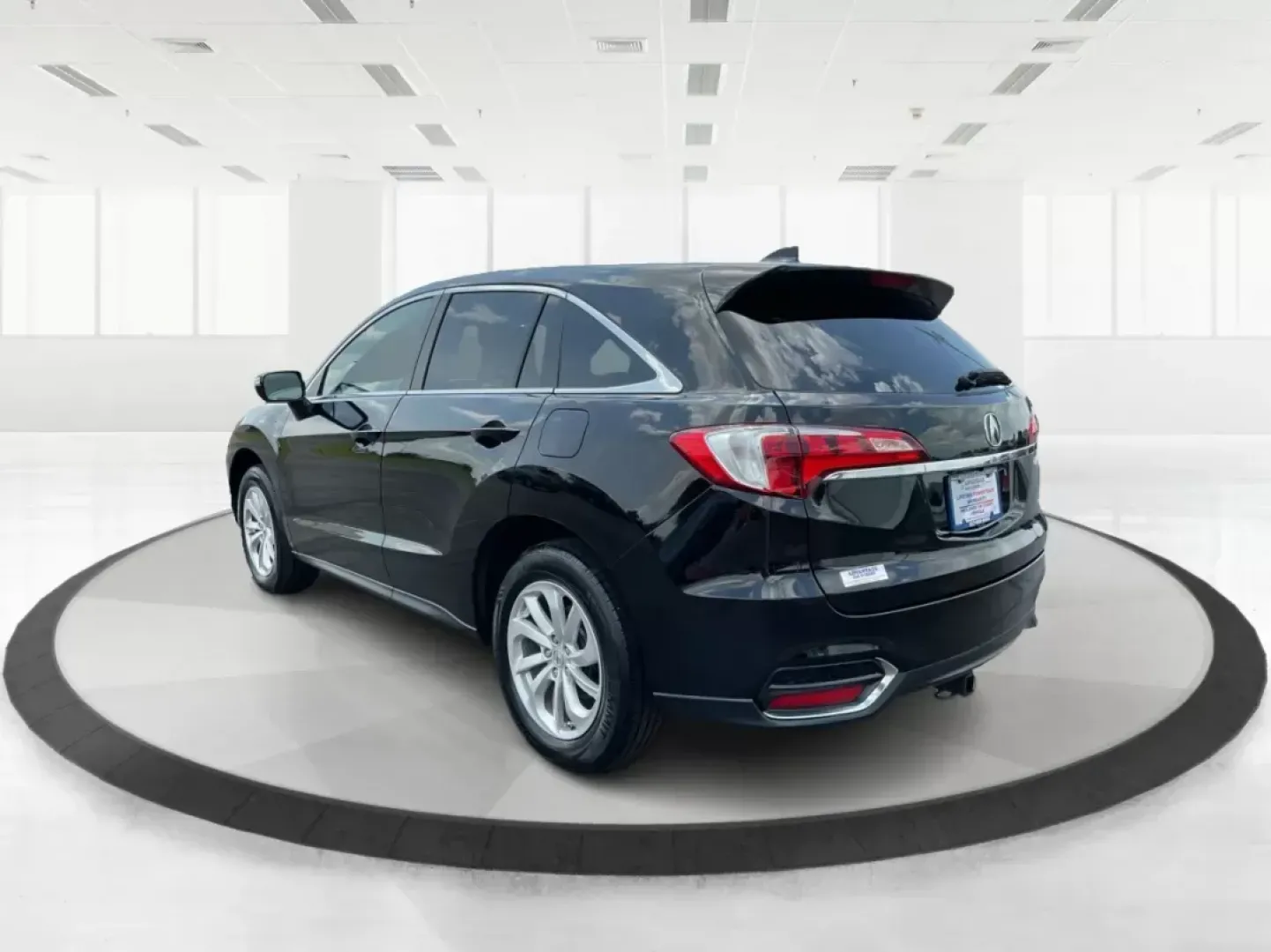 2018 Acura RDX AcuraWatch Plus Package (5J8TB4H34JL) with an 3.5L V-6 i-VTEC variable valve control engine, located at 401 Woodman Dr, Riverside, OH, 45431, (937) 908-9800, 39.760899, -84.123421 - **Experience Unmatched Comfort and Versatility with the 2018 Acura RDX at Advantage Car and Credit!**<br /> <br /> Are you in search of the perfect crossover SUV that effortlessly balances family needs, commuting demands, and weekend adventures? Look no further! The 2018 Acura RDX at Advantage Car a - Photo#4