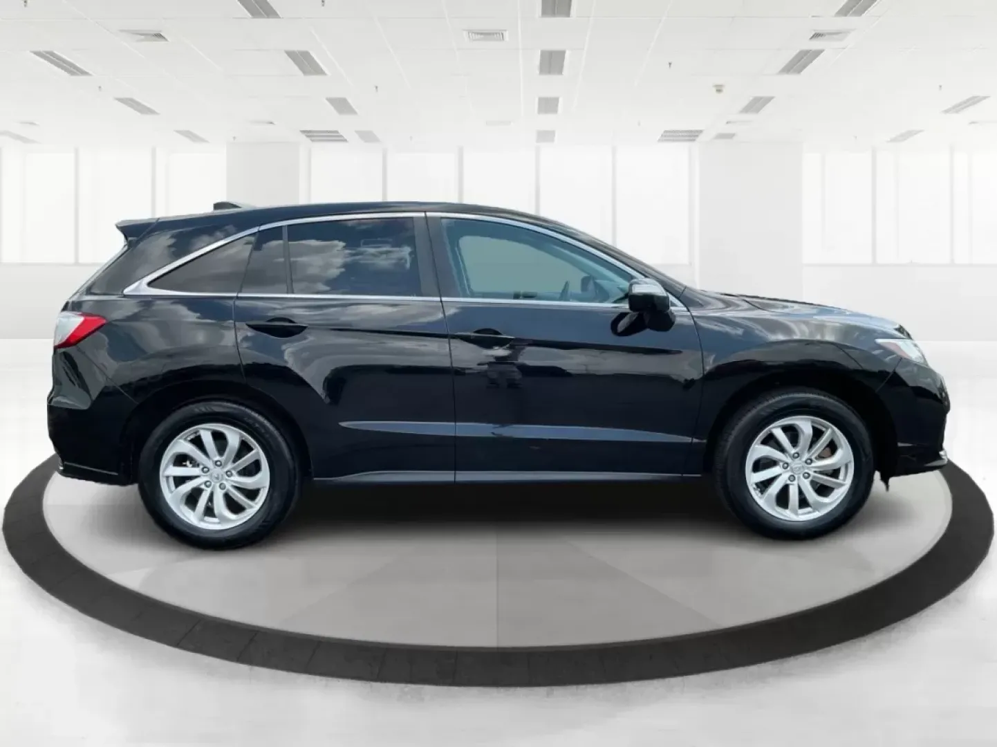 2018 Acura RDX AcuraWatch Plus Package (5J8TB4H34JL) with an 3.5L V-6 i-VTEC variable valve control engine, located at 401 Woodman Dr, Riverside, OH, 45431, (937) 908-9800, 39.760899, -84.123421 - **Elevate Your Commute and Family Adventures with the 2018 Acura RDX at Advantage Car and Credit!**<br /> <br /> Are you in search of a versatile vehicle that promises both comfort and style for your daily commutes or family escapades? Look no further than the stunning 2018 Acura RDX, available at A - Photo#1