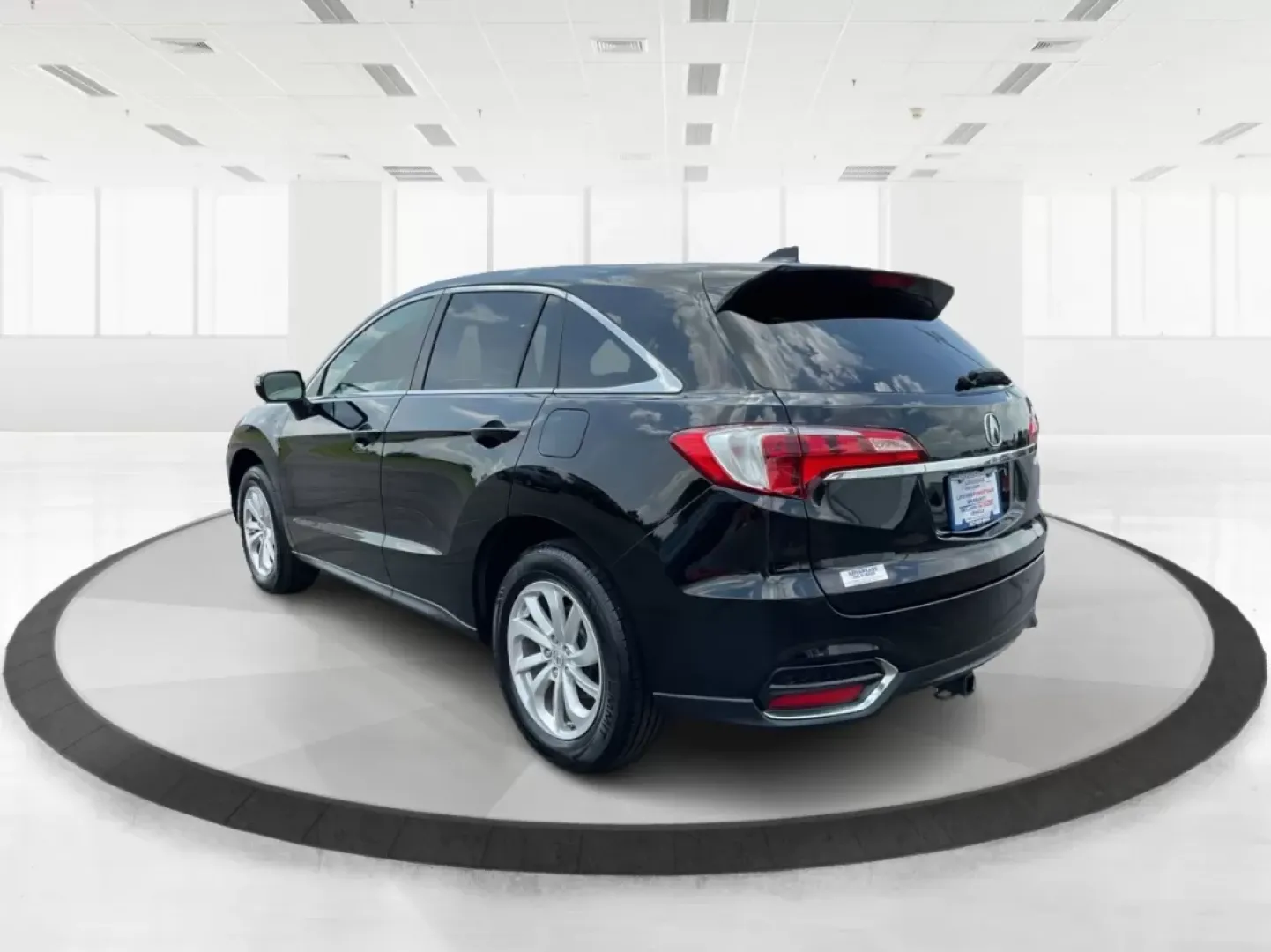2018 Acura RDX AcuraWatch Plus Package (5J8TB4H34JL) with an 3.5L V-6 i-VTEC variable valve control engine, located at 401 Woodman Dr, Riverside, OH, 45431, (937) 908-9800, 39.760899, -84.123421 - **Elevate Your Commute and Family Adventures with the 2018 Acura RDX at Advantage Car and Credit!**<br /> <br /> Are you in search of a versatile vehicle that promises both comfort and style for your daily commutes or family escapades? Look no further than the stunning 2018 Acura RDX, available at A - Photo#4