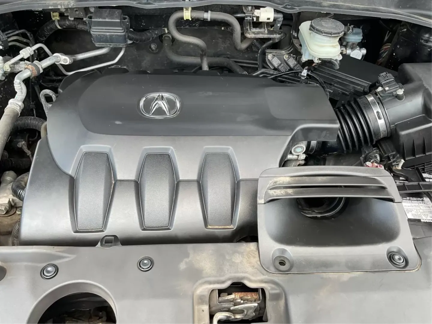 2018 Acura RDX AcuraWatch Plus Package (5J8TB4H34JL) with an 3.5L V-6 i-VTEC variable valve control engine, located at 401 Woodman Dr, Riverside, OH, 45431, (937) 908-9800, 39.760899, -84.123421 - **Elevate Your Commute and Family Adventures with the 2018 Acura RDX at Advantage Car and Credit!**<br /> <br /> Are you in search of a versatile vehicle that promises both comfort and style for your daily commutes or family escapades? Look no further than the stunning 2018 Acura RDX, available at A - Photo#11