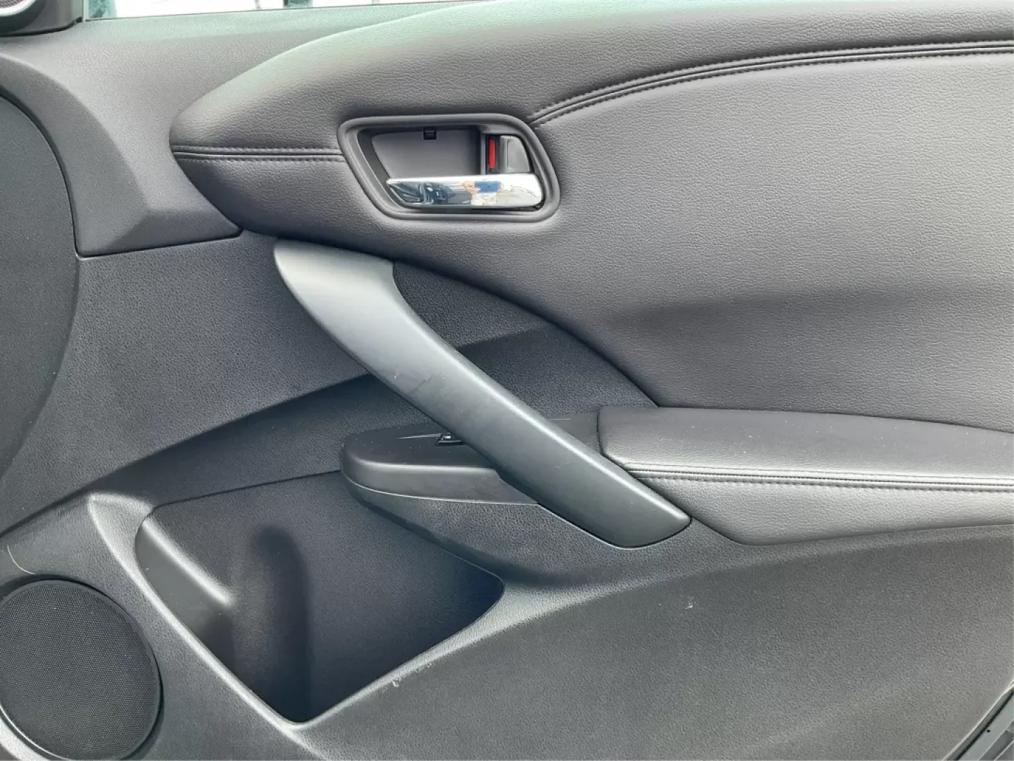 2018 Acura RDX AcuraWatch Plus Package (5J8TB4H34JL) with an 3.5L V-6 i-VTEC variable valve control engine, located at 401 Woodman Dr, Riverside, OH, 45431, (937) 908-9800, 39.760899, -84.123421 - **Elevate Your Commute and Family Adventures with the 2018 Acura RDX at Advantage Car and Credit!**<br /> <br /> Are you in search of a versatile vehicle that promises both comfort and style for your daily commutes or family escapades? Look no further than the stunning 2018 Acura RDX, available at A - Photo#19