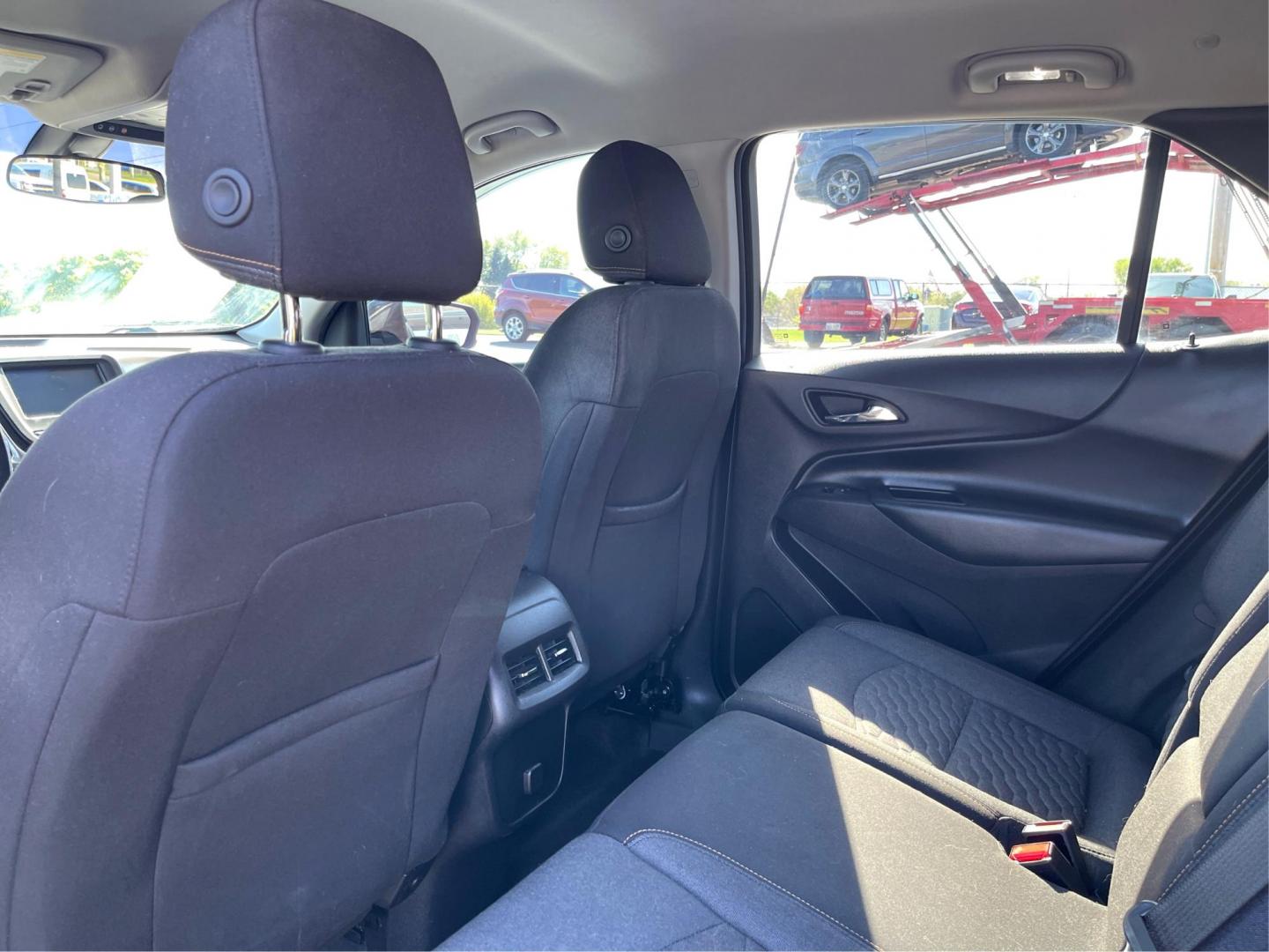 2018 Chevrolet Equinox LT 2WD (2GNAXJEV1J6) with an 1.5L L4 DIR DOHC 16V TURBO engine, 6-Speed Automatic transmission, located at 1230 East Main St, Xenia, OH, 45385, (937) 908-9800, 39.688026, -83.910172 - One Owner - Photo#9