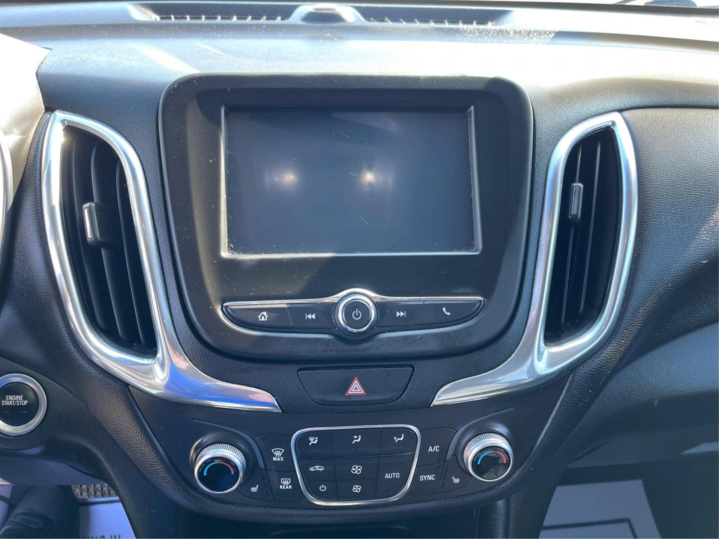 2018 Chevrolet Equinox LT 2WD (2GNAXJEV1J6) with an 1.5L L4 DIR DOHC 16V TURBO engine, 6-Speed Automatic transmission, located at 1230 East Main St, Xenia, OH, 45385, (937) 908-9800, 39.688026, -83.910172 - One Owner - Photo#11