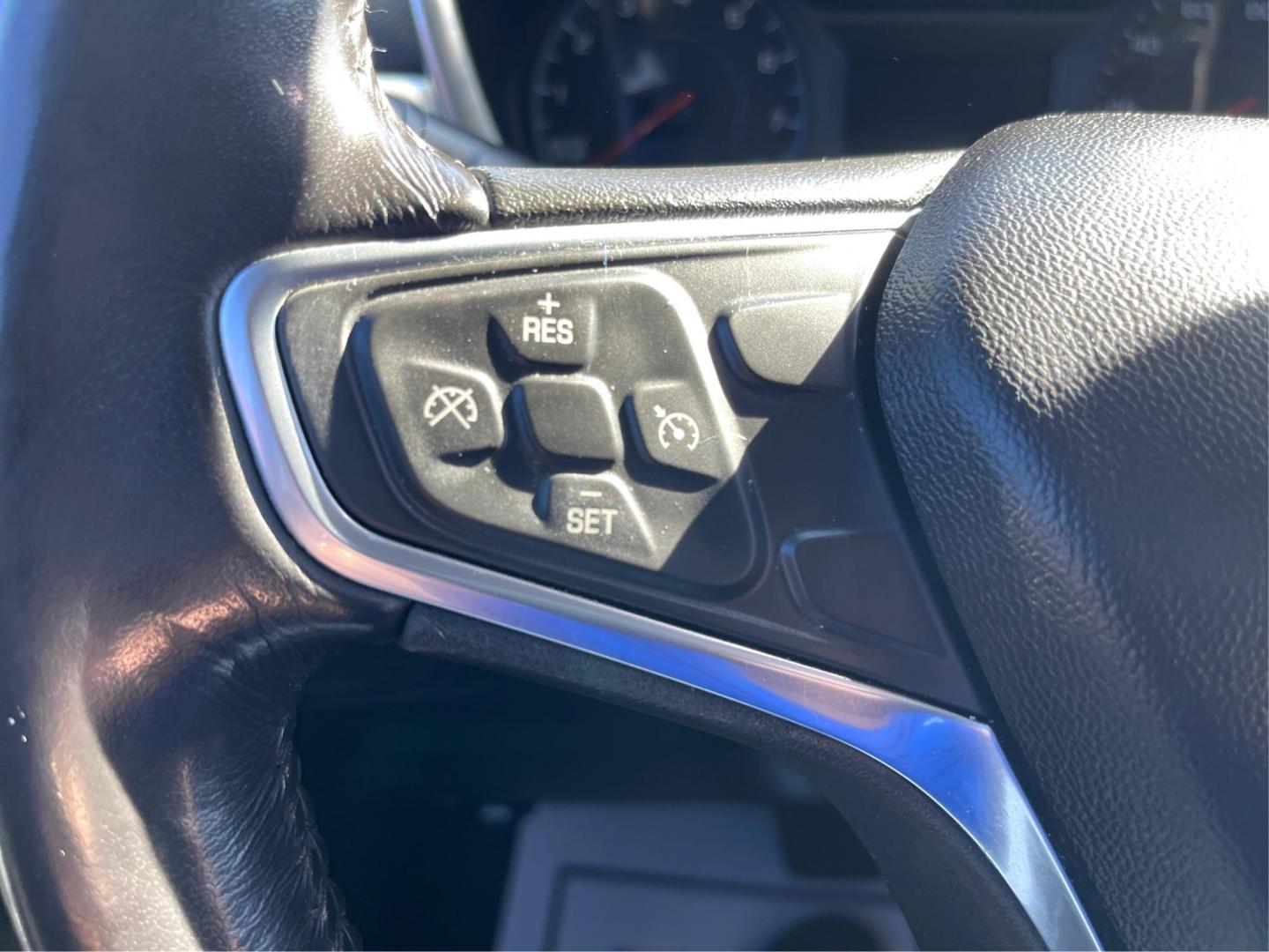 2018 Chevrolet Equinox LT 2WD (2GNAXJEV1J6) with an 1.5L L4 DIR DOHC 16V TURBO engine, 6-Speed Automatic transmission, located at 1230 East Main St, Xenia, OH, 45385, (937) 908-9800, 39.688026, -83.910172 - One Owner - Photo#14