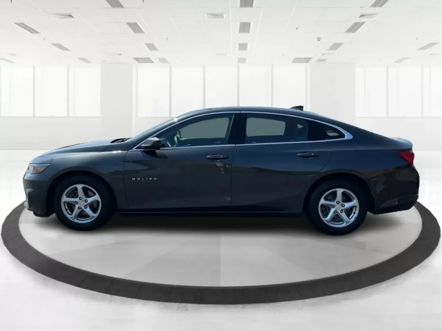 2018 Chevrolet Malibu 1LS (1G1ZB5ST3JF) with an ECOTEC 1.5L I-4 gasoline direct injection engine, located at 1230 East Main St, Xenia, OH, 45385, (937) 908-9800, 39.688026, -83.910172 - Are you ready to elevate your daily commute or family outings with a reliable and stylish sedan? Look no further than the 2018 Chevrolet Malibu 1LS, available right here at Advantage Car and Credit in Fairborn, OH. This modern sedan is perfect for growing families and ideal for budget-conscious buye - Photo#5
