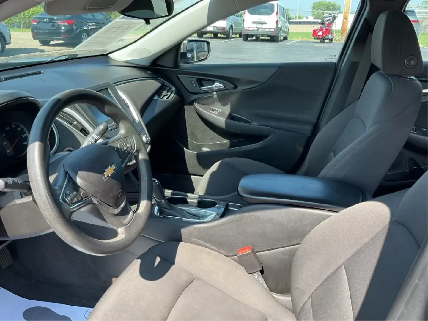 2018 Chevrolet Malibu 1LS (1G1ZB5ST0JF) with an ECOTEC 1.5L I-4 gasoline direct injection engine, located at 1184 Kauffman Ave, Fairborn, OH, 45324, (937) 908-9800, 39.807072, -84.030914 - **Experience Unmatched Comfort and Style with the 2018 Chevrolet Malibu at Advantage Car and Credit in Fairborn, OH!**<br /> <br /> Are you in the market for a dependable sedan that effortlessly balances style, comfort, and cutting-edge technology? Look no further than the stunning 2018 Chevrolet Ma - Photo#9