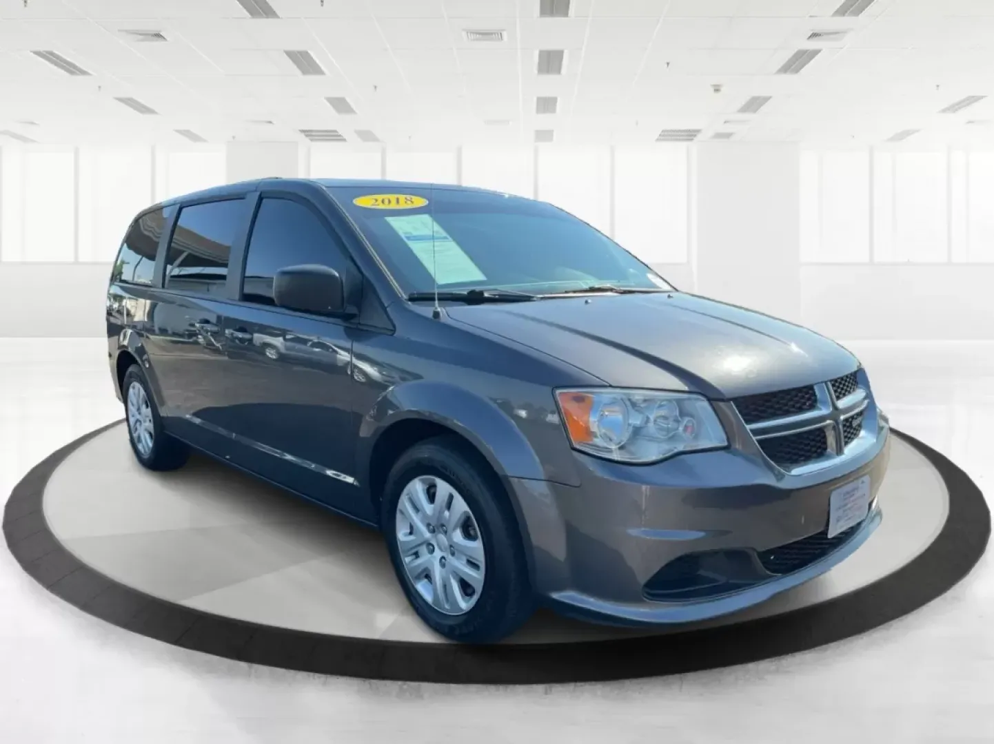 2018 Dodge Grand Caravan SE (2C4RDGBG5JR) with an Pentastar 3.6L V-6 DOHC engine, located at 880 E. National Road, Vandalia, OH, 45377, (937) 908-9800, 39.891918, -84.183594 - **Explore the Open Road in Style with the 2018 Dodge Grand Caravan Perfect for Families on the Go!**<br /> <br /> Are you searching for a reliable vehicle that caters to your family's needs while offering comfort and versatility? Look no further than the 2018 Dodge Grand Caravan SE, available now a - Photo#0