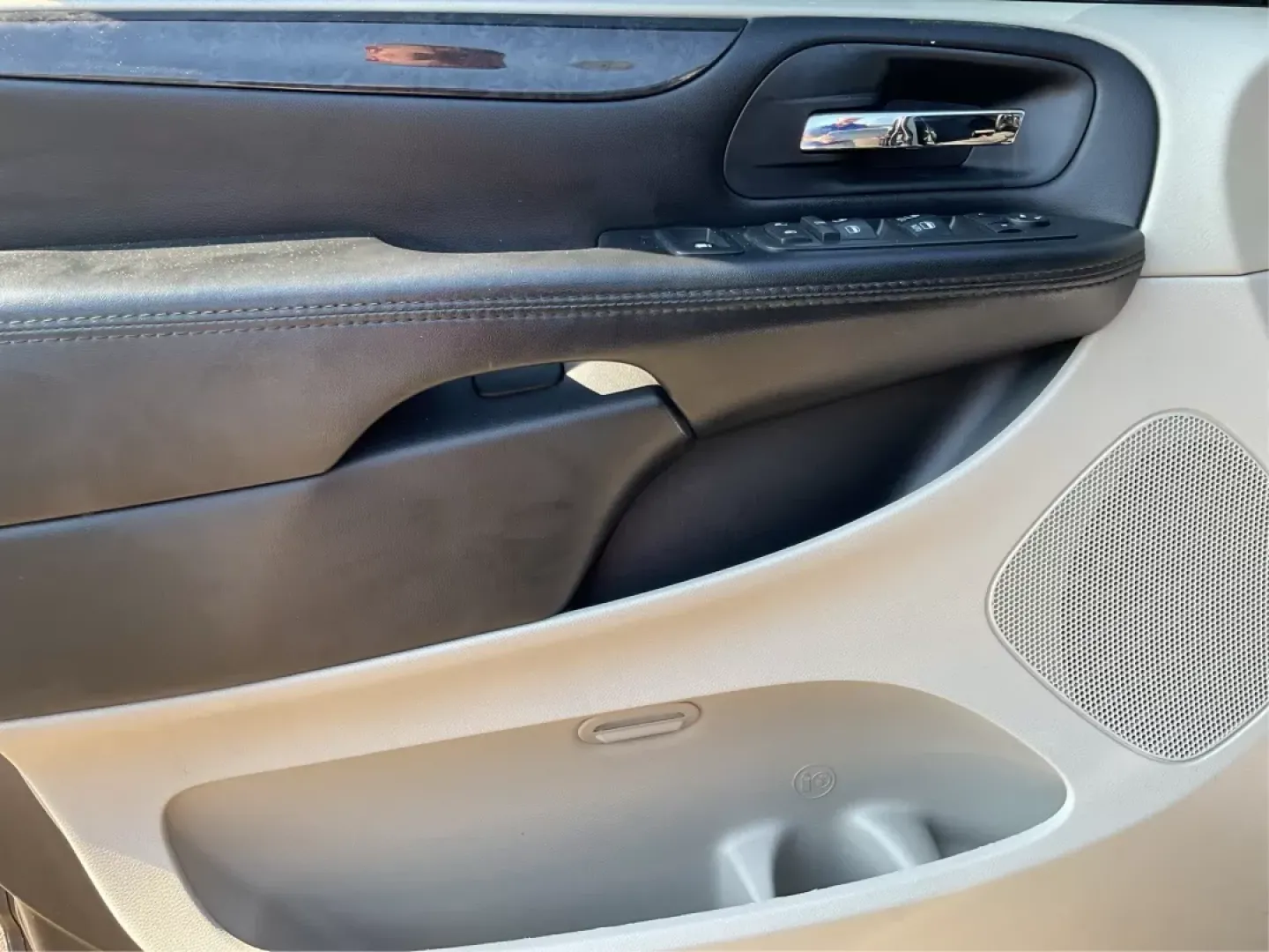 2018 Dodge Grand Caravan SE (2C4RDGBG5JR) with an Pentastar 3.6L V-6 DOHC engine, located at 880 E. National Road, Vandalia, OH, 45377, (937) 908-9800, 39.891918, -84.183594 - **Explore the Open Road in Style with the 2018 Dodge Grand Caravan Perfect for Families on the Go!**<br /> <br /> Are you searching for a reliable vehicle that caters to your family's needs while offering comfort and versatility? Look no further than the 2018 Dodge Grand Caravan SE, available now a - Photo#18