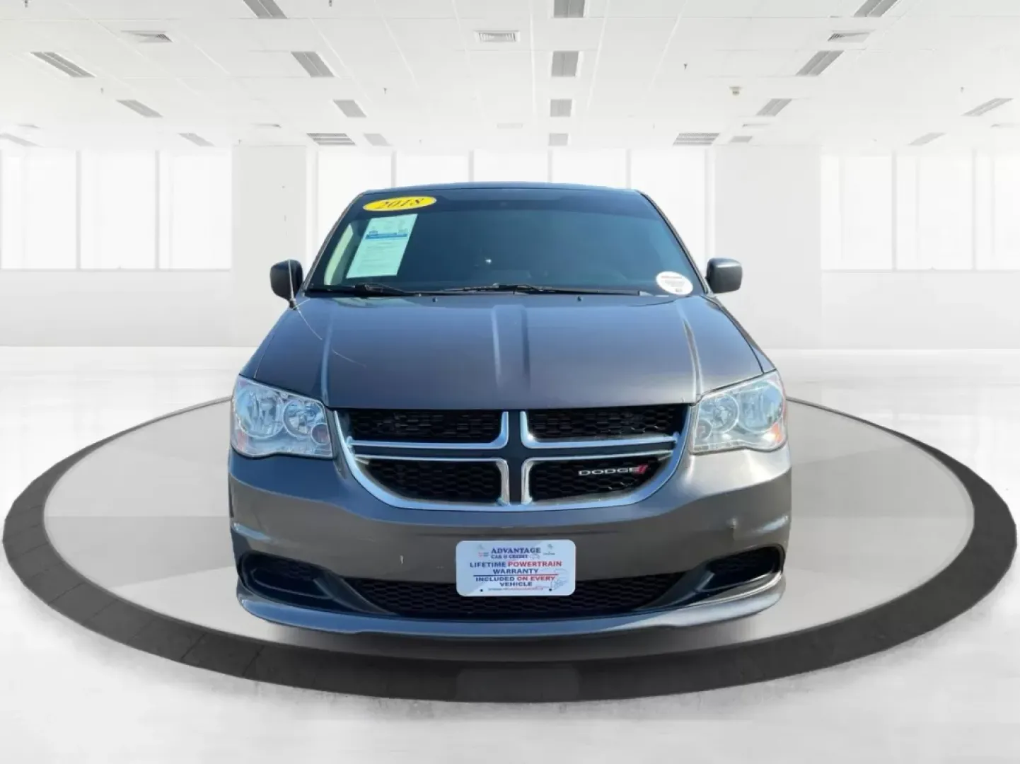2018 Dodge Grand Caravan SE (2C4RDGBG5JR) with an Pentastar 3.6L V-6 DOHC engine, located at 880 E. National Road, Vandalia, OH, 45377, (937) 908-9800, 39.891918, -84.183594 - **Explore the Open Road in Style with the 2018 Dodge Grand Caravan Perfect for Families on the Go!**<br /> <br /> Are you searching for a reliable vehicle that caters to your family's needs while offering comfort and versatility? Look no further than the 2018 Dodge Grand Caravan SE, available now a - Photo#7