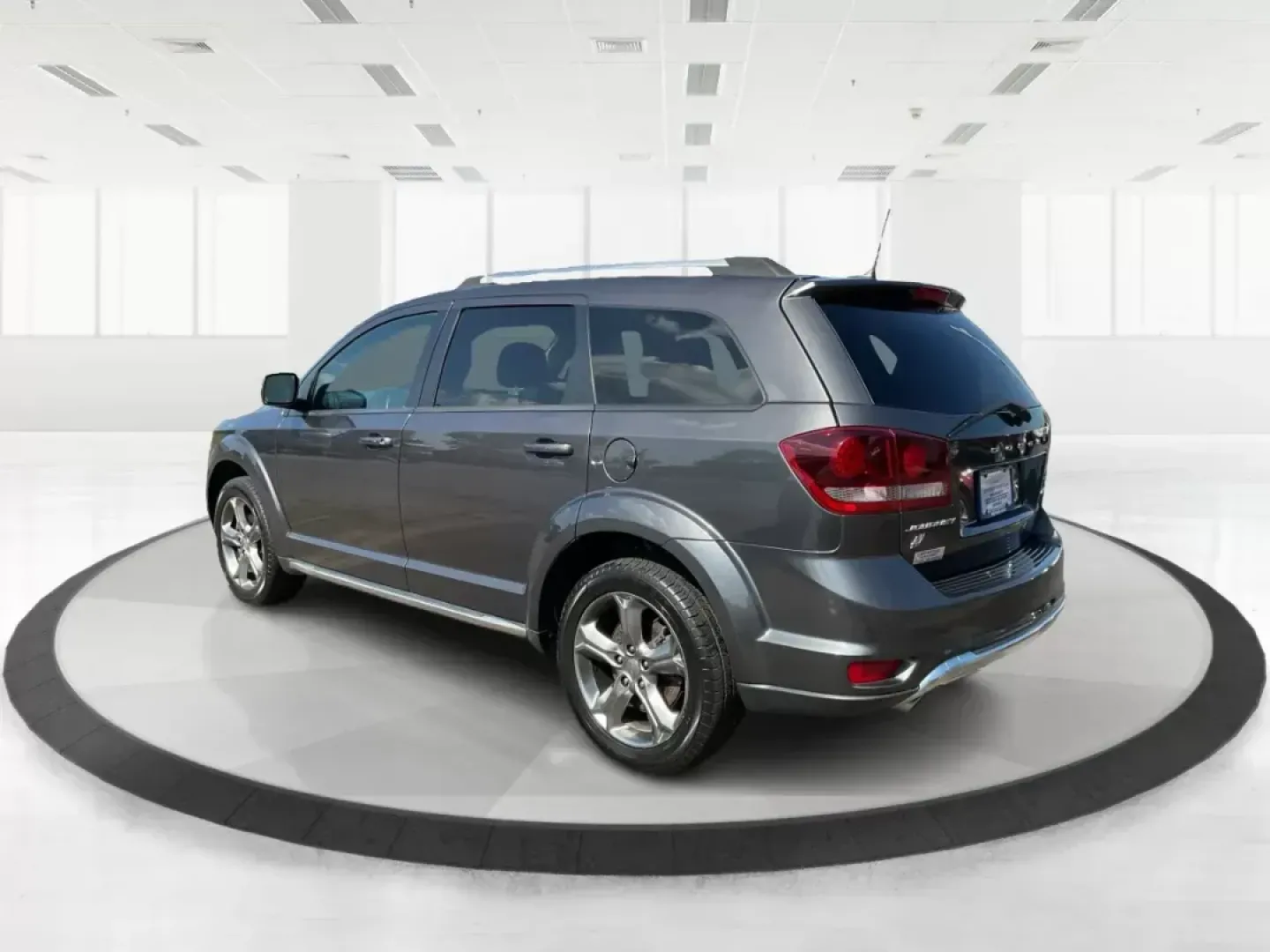 2018 Dodge Journey Crossroad AWD (3C4PDDGG8JT) with an Pentastar 3.6L V-6 DOHC engine, located at 4508 South Dixie Dr, Moraine, OH, 45439, (937) 908-9800, 39.689976, -84.218452 - **Adventure Awaits: Embrace the Journey in Your Next SUV!**<br /> <br /> Are you ready for unforgettable family road trips, weekend getaways, or simply tackling your daily commute with style? Advantage Car and Credit in Fairborn, OH, offers the perfect vehicle to elevate your lifestyle. Presenting t - Photo#3