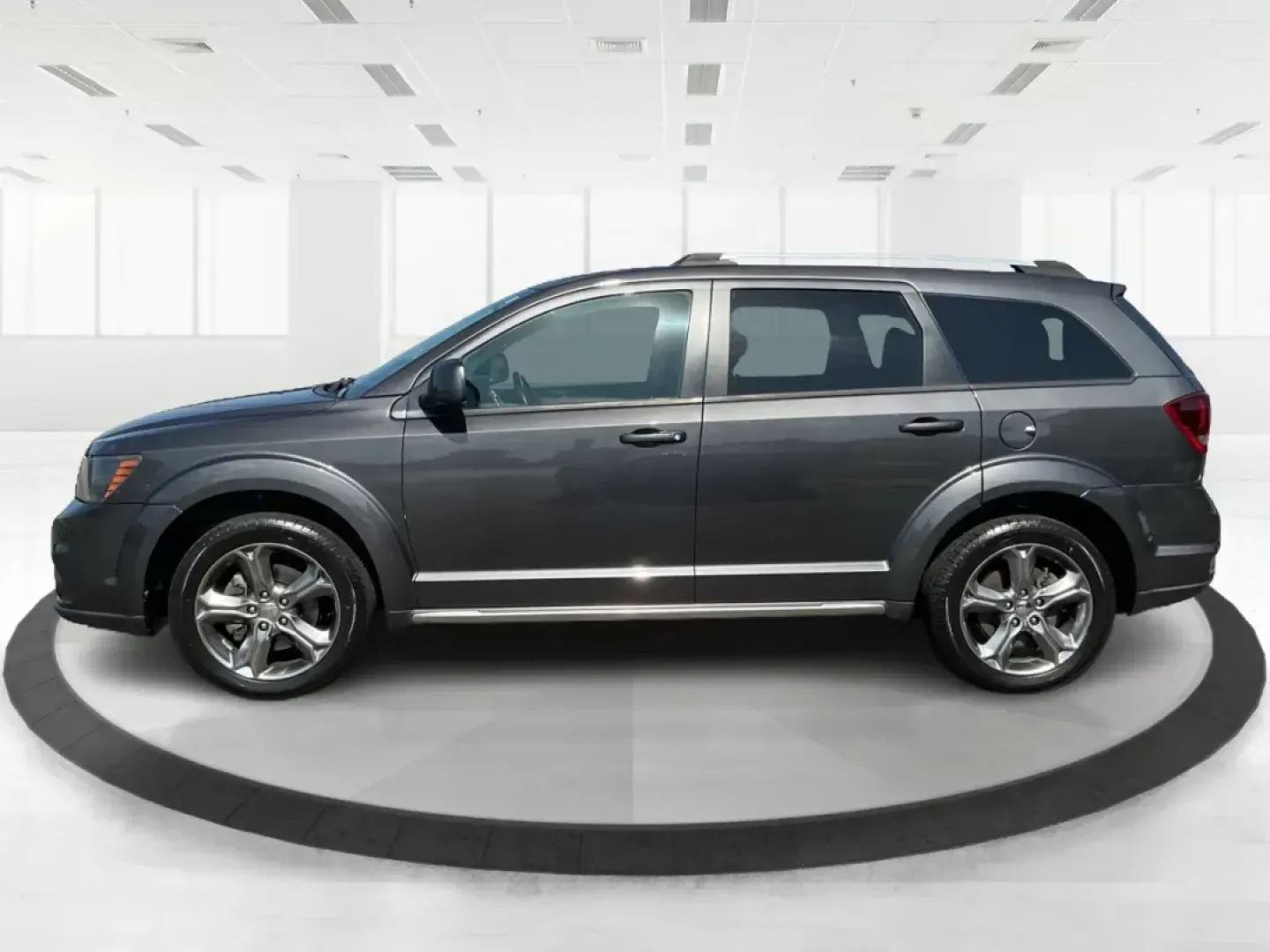 2018 Dodge Journey Crossroad AWD (3C4PDDGG8JT) with an Pentastar 3.6L V-6 DOHC engine, located at 4508 South Dixie Dr, Moraine, OH, 45439, (937) 908-9800, 39.689976, -84.218452 - **Adventure Awaits: Embrace the Journey in Your Next SUV!**<br /> <br /> Are you ready for unforgettable family road trips, weekend getaways, or simply tackling your daily commute with style? Advantage Car and Credit in Fairborn, OH, offers the perfect vehicle to elevate your lifestyle. Presenting t - Photo#4