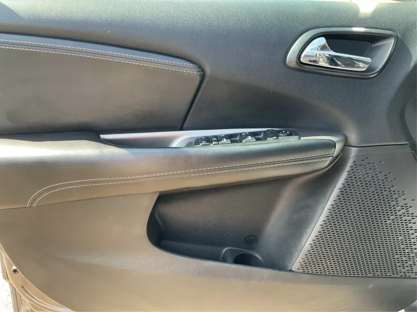 2018 Dodge Journey Crossroad AWD (3C4PDDGG8JT) with an Pentastar 3.6L V-6 DOHC engine, located at 4508 South Dixie Dr, Moraine, OH, 45439, (937) 908-9800, 39.689976, -84.218452 - **Adventure Awaits: Embrace the Journey in Your Next SUV!**<br /> <br /> Are you ready for unforgettable family road trips, weekend getaways, or simply tackling your daily commute with style? Advantage Car and Credit in Fairborn, OH, offers the perfect vehicle to elevate your lifestyle. Presenting t - Photo#17