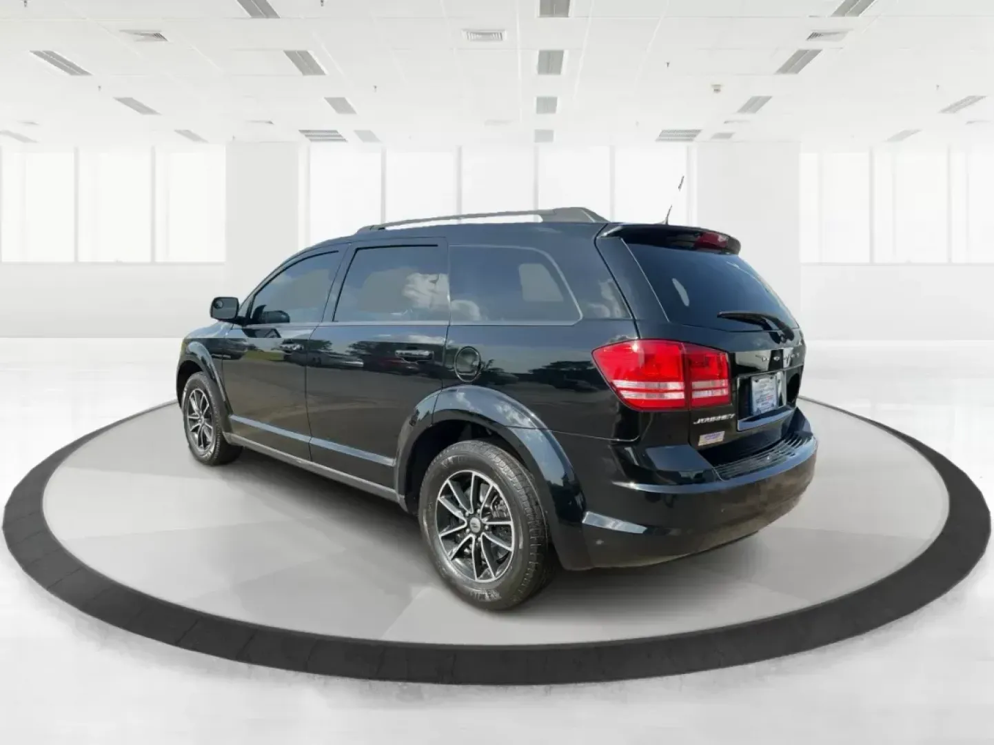 2018 Dodge Journey SE (3C4PDCAB0JT) with an Tigershark MultiAir 2.4L I-4 DOHC engine, located at 1951 S Dayton Lakeview Rd., New Carlisle, OH, 45344, (937) 908-9800, 39.890999, -84.050255 - **Explore Endless Adventures with the 2018 Dodge Journey SE Your Ideal Companion for Family Outings and Weekend Getaways!**<br /> <br /> Are you searching for a versatile SUV that meets all your family's needs while also being budget-friendly? Look no further than the 2018 Dodge Journey SE, now ava - Photo#3