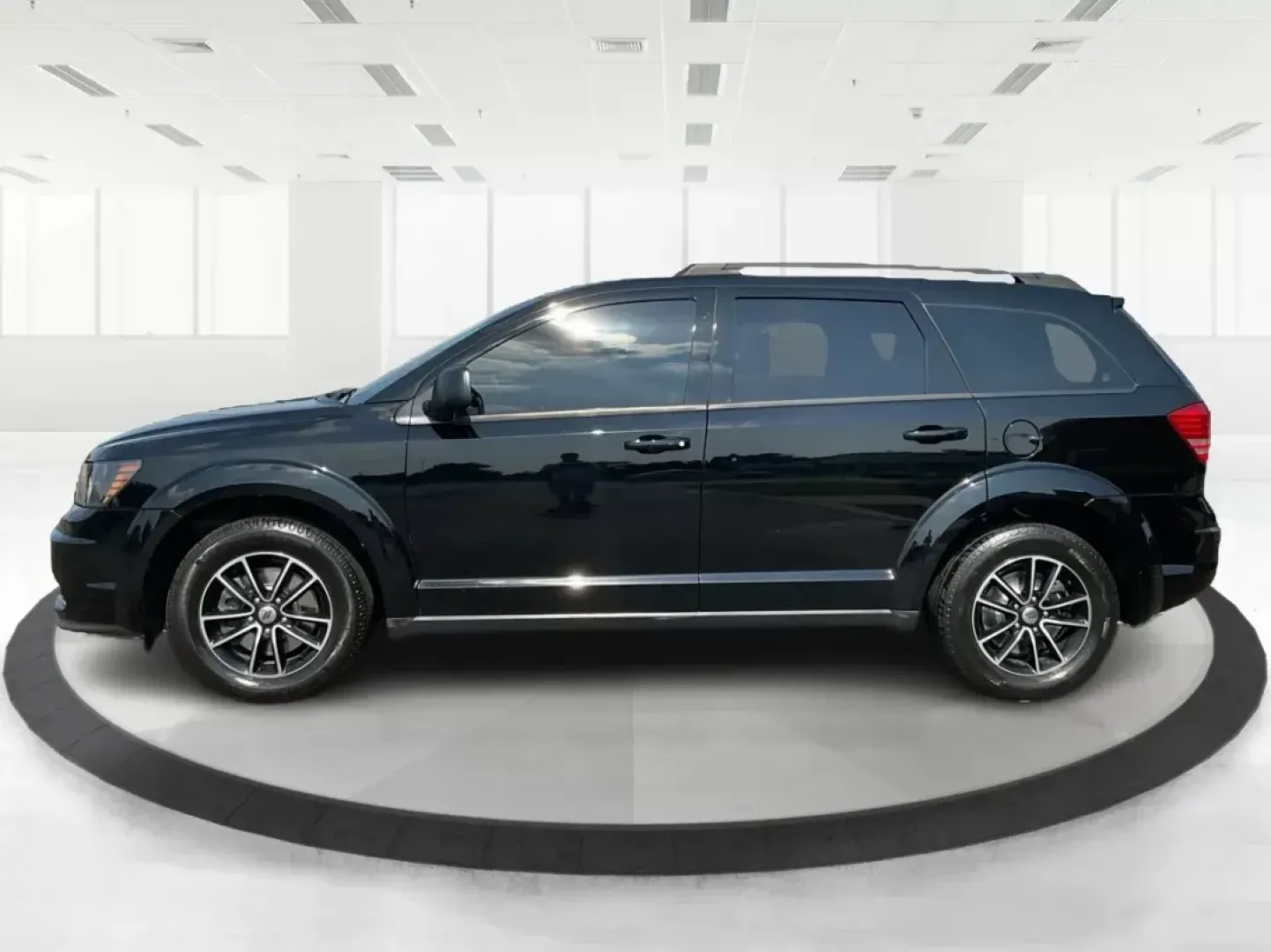 2018 Dodge Journey SE (3C4PDCAB0JT) with an Tigershark MultiAir 2.4L I-4 DOHC engine, located at 1951 S Dayton Lakeview Rd., New Carlisle, OH, 45344, (937) 908-9800, 39.890999, -84.050255 - **Explore Endless Adventures with the 2018 Dodge Journey SE Your Ideal Companion for Family Outings and Weekend Getaways!**<br /> <br /> Are you searching for a versatile SUV that meets all your family's needs while also being budget-friendly? Look no further than the 2018 Dodge Journey SE, now ava - Photo#4