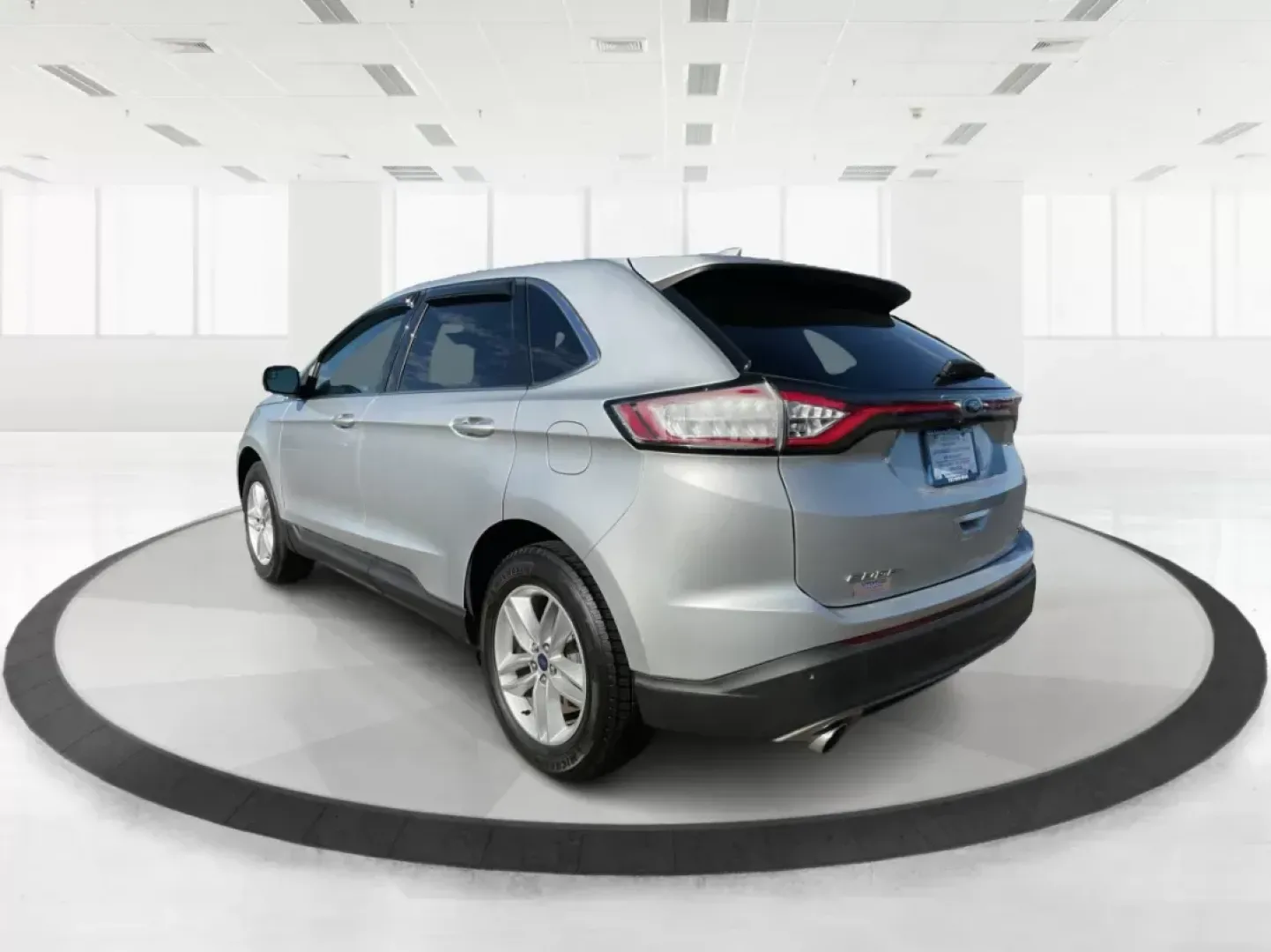 2018 Ford Edge SEL (2FMPK4J8XJB) with an 3.5L V-6 DOHC engine, located at 401 Woodman Dr, Riverside, OH, 45431, (937) 908-9800, 39.760899, -84.123421 - **Explore New Adventures with the 2018 Ford Edge SEL at Advantage Car and Credit!**<br /> <br /> Are you ready to elevate your driving experience? Whether you're carting the kids to soccer practice, planning a weekend getaway, or simply commuting to work, the 2018 Ford Edge SEL offers both style and - Photo#4