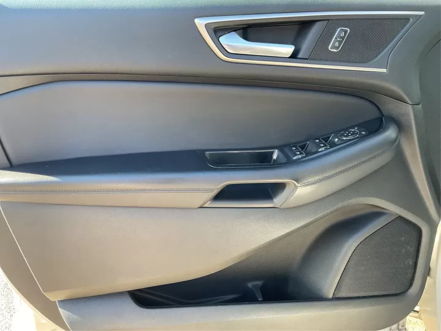 2018 Ford Edge SEL (2FMPK4J8XJB) with an 3.5L V-6 DOHC engine, located at 401 Woodman Dr, Riverside, OH, 45431, (937) 908-9800, 39.760899, -84.123421 - **Explore New Adventures with the 2018 Ford Edge SEL at Advantage Car and Credit!**<br /> <br /> Are you ready to elevate your driving experience? Whether you're carting the kids to soccer practice, planning a weekend getaway, or simply commuting to work, the 2018 Ford Edge SEL offers both style and - Photo#17