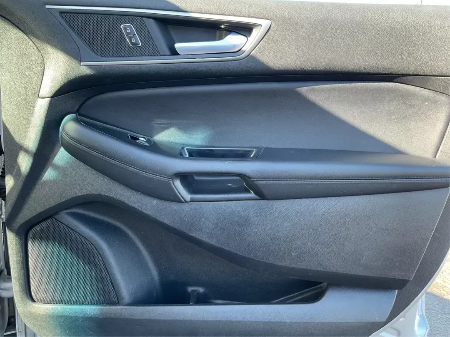 2018 Ford Edge SEL (2FMPK4J8XJB) with an 3.5L V-6 DOHC engine, located at 401 Woodman Dr, Riverside, OH, 45431, (937) 908-9800, 39.760899, -84.123421 - **Explore New Adventures with the 2018 Ford Edge SEL at Advantage Car and Credit!**<br /> <br /> Are you ready to elevate your driving experience? Whether you're carting the kids to soccer practice, planning a weekend getaway, or simply commuting to work, the 2018 Ford Edge SEL offers both style and - Photo#18