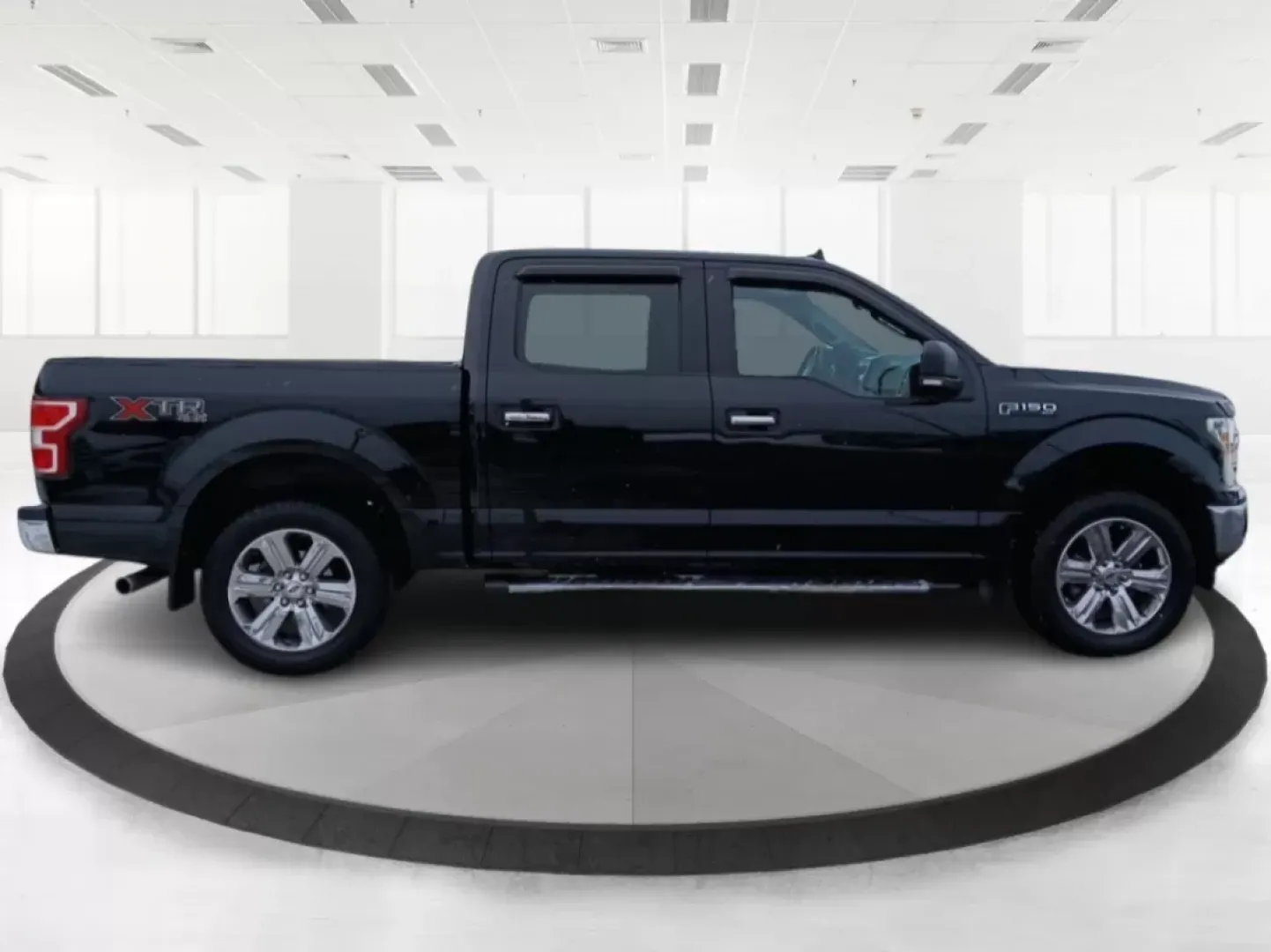 2018 Ford F-150 XLT SuperCrew 5.5-ft. Bed 4WD (1FTEW1E52JF) with an 5.0L V8 OHV 32V engine, 6-Speed Automatic transmission, located at 1099 N County Rd 25A, Troy, OH, 45373, (937) 908-9800, 40.057079, -84.212883 - Are you ready to elevate your daily commute or weekend adventures? Look no further than this striking 2018 Ford F-150 XLT SuperCrew located at Advantage Car and Credit in Fairborn, OH. Whether you're carting the kids to practice, hauling materials for your next DIY project, or exploring the great ou - Photo#1