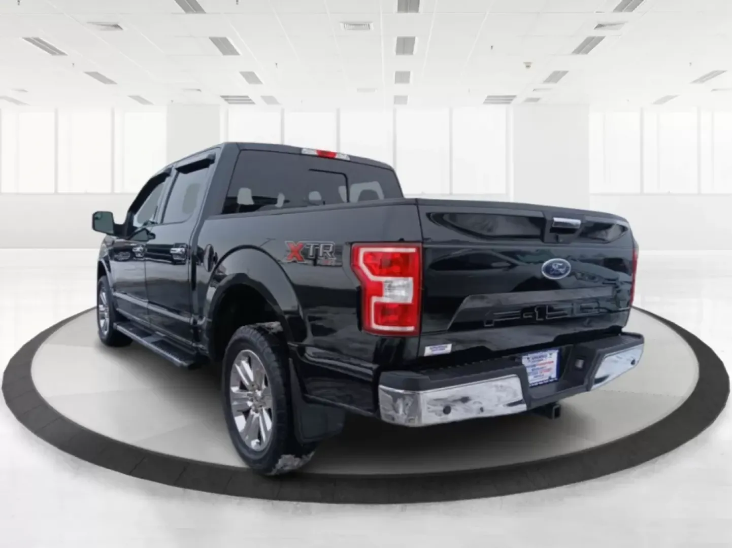 2018 Ford F-150 XLT SuperCrew 5.5-ft. Bed 4WD (1FTEW1E52JF) with an 5.0L V8 OHV 32V engine, 6-Speed Automatic transmission, located at 1099 N County Rd 25A, Troy, OH, 45373, (937) 908-9800, 40.057079, -84.212883 - Are you ready to elevate your daily commute or weekend adventures? Look no further than this striking 2018 Ford F-150 XLT SuperCrew located at Advantage Car and Credit in Fairborn, OH. Whether you're carting the kids to practice, hauling materials for your next DIY project, or exploring the great ou - Photo#4