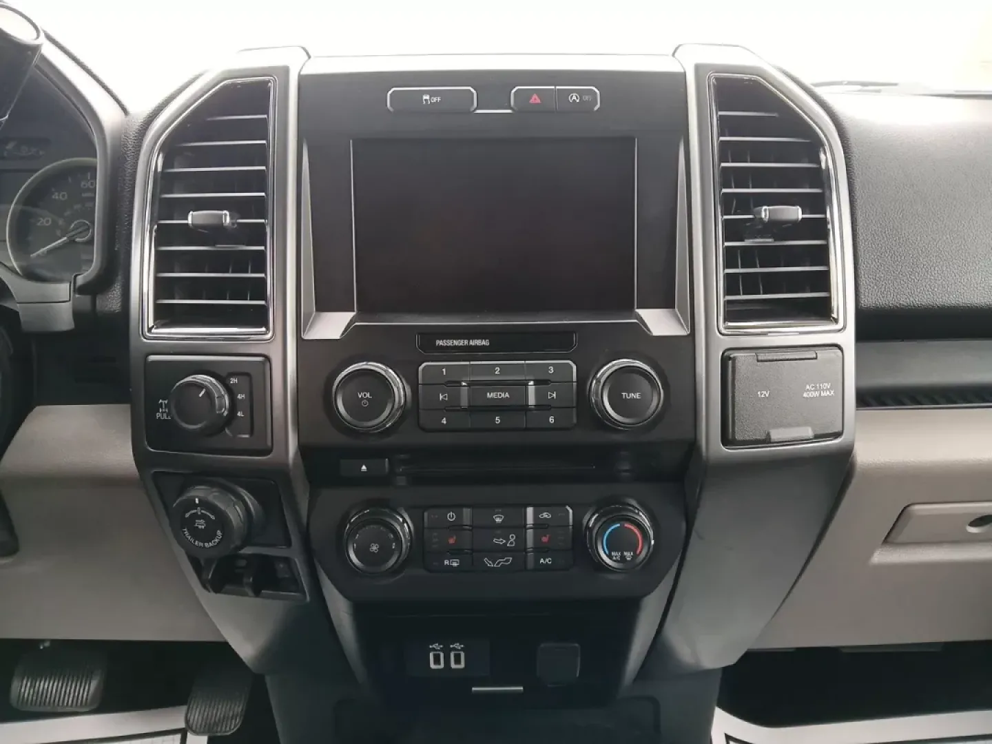 2018 Ford F-150 XLT SuperCrew 5.5-ft. Bed 4WD (1FTEW1E52JF) with an 5.0L V8 OHV 32V engine, 6-Speed Automatic transmission, located at 1099 N County Rd 25A, Troy, OH, 45373, (937) 908-9800, 40.057079, -84.212883 - Are you ready to elevate your daily commute or weekend adventures? Look no further than this striking 2018 Ford F-150 XLT SuperCrew located at Advantage Car and Credit in Fairborn, OH. Whether you're carting the kids to practice, hauling materials for your next DIY project, or exploring the great ou - Photo#12