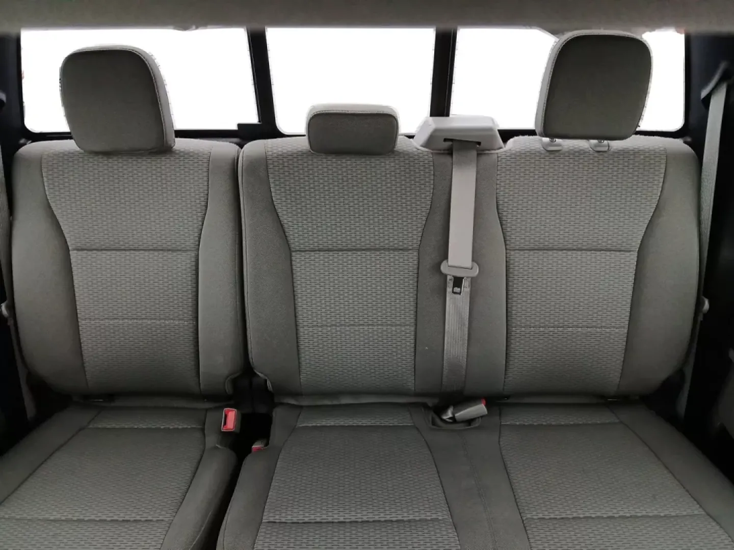 2018 Ford F-150 XLT SuperCrew 5.5-ft. Bed 4WD (1FTEW1E52JF) with an 5.0L V8 OHV 32V engine, 6-Speed Automatic transmission, located at 1099 N County Rd 25A, Troy, OH, 45373, (937) 908-9800, 40.057079, -84.212883 - Are you ready to elevate your daily commute or weekend adventures? Look no further than this striking 2018 Ford F-150 XLT SuperCrew located at Advantage Car and Credit in Fairborn, OH. Whether you're carting the kids to practice, hauling materials for your next DIY project, or exploring the great ou - Photo#13