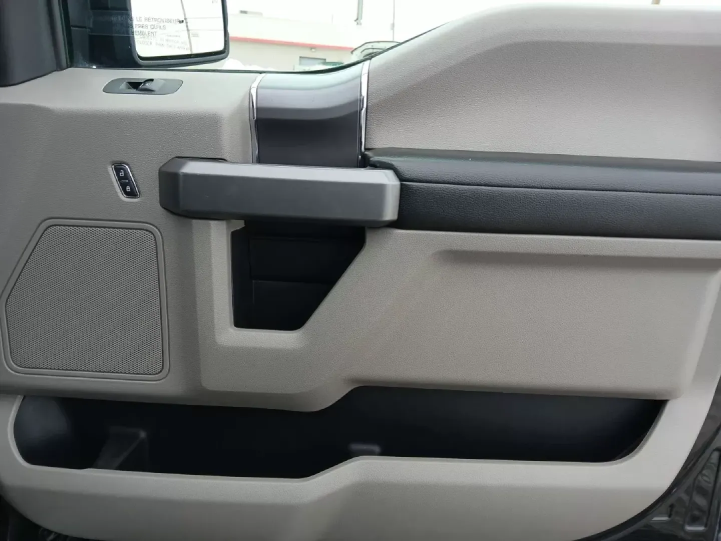 2018 Ford F-150 XLT SuperCrew 5.5-ft. Bed 4WD (1FTEW1E52JF) with an 5.0L V8 OHV 32V engine, 6-Speed Automatic transmission, located at 1099 N County Rd 25A, Troy, OH, 45373, (937) 908-9800, 40.057079, -84.212883 - Are you ready to elevate your daily commute or weekend adventures? Look no further than this striking 2018 Ford F-150 XLT SuperCrew located at Advantage Car and Credit in Fairborn, OH. Whether you're carting the kids to practice, hauling materials for your next DIY project, or exploring the great ou - Photo#19