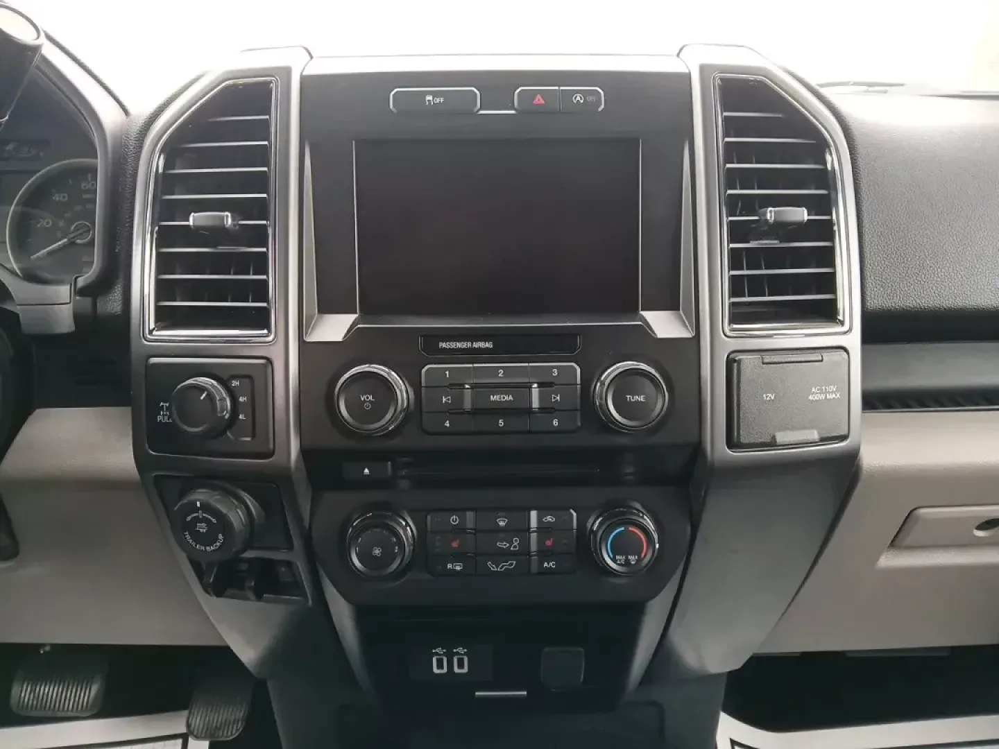 2018 Ford F-150 XLT SuperCrew 5.5-ft. Bed 4WD (1FTEW1E52JF) with an 5.0L V8 OHV 32V engine, 6-Speed Automatic transmission, located at 880 E. National Road, Vandalia, OH, 45377, (937) 908-9800, 39.891918, -84.183594 - One Owner - Photo#11