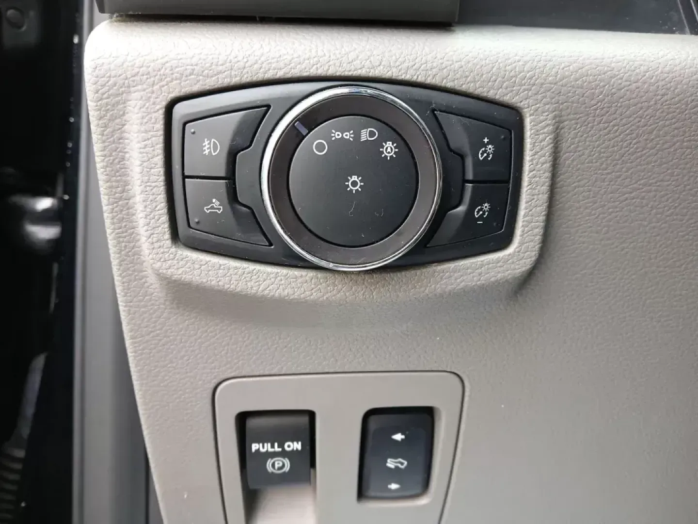 2018 Ford F-150 XLT SuperCrew 5.5-ft. Bed 4WD (1FTEW1E52JF) with an 5.0L V8 OHV 32V engine, 6-Speed Automatic transmission, located at 880 E. National Road, Vandalia, OH, 45377, (937) 908-9800, 39.891918, -84.183594 - One Owner - Photo#15