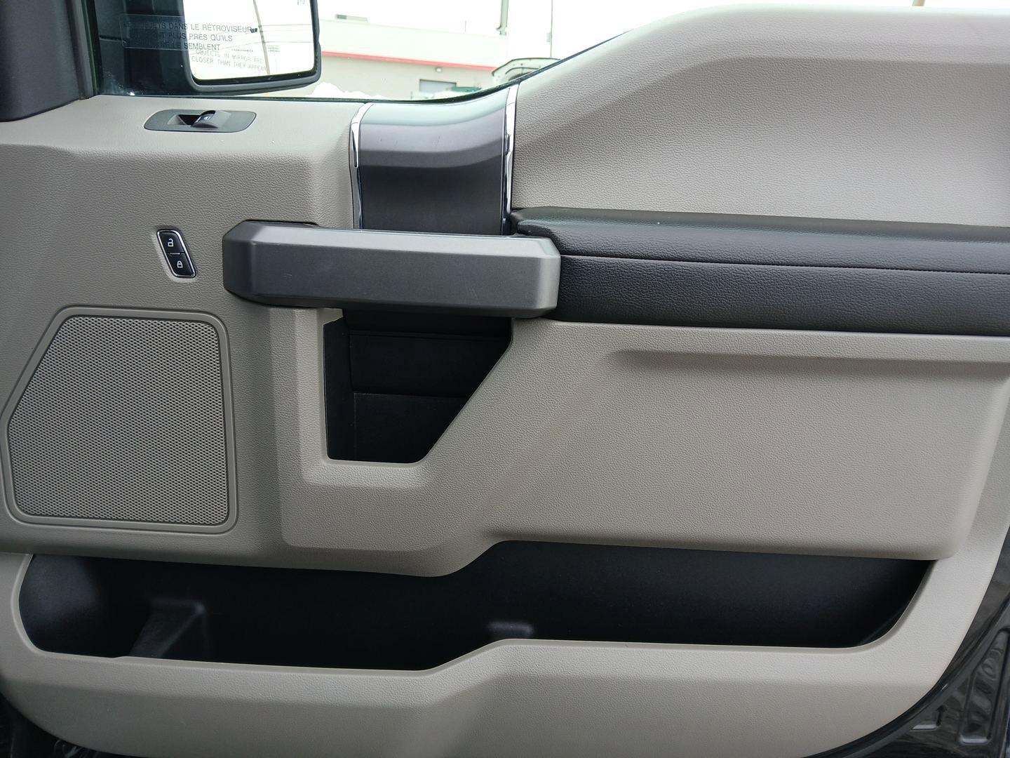 2018 Ford F-150 XLT SuperCrew 5.5-ft. Bed 4WD (1FTEW1E52JF) with an 5.0L V8 OHV 32V engine, 6-Speed Automatic transmission, located at 880 E. National Road, Vandalia, OH, 45377, (937) 908-9800, 39.891918, -84.183594 - One Owner - Photo#18