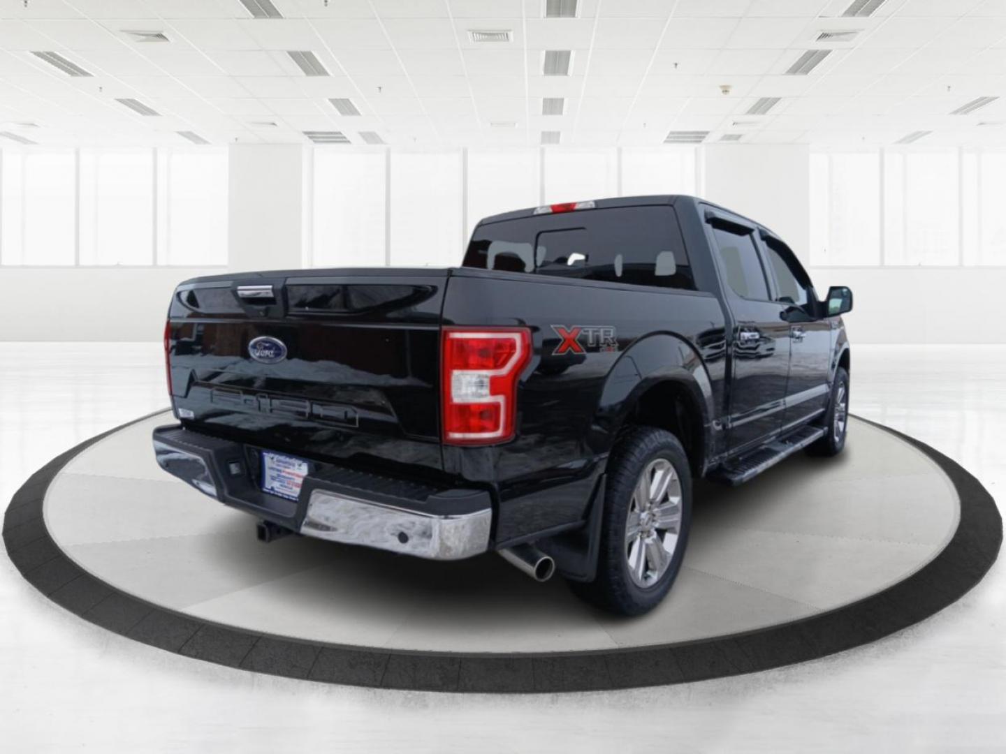 2018 Ford F-150 XLT SuperCrew 5.5-ft. Bed 4WD (1FTEW1E52JF) with an 5.0L V8 OHV 32V engine, 6-Speed Automatic transmission, located at 880 E. National Road, Vandalia, OH, 45377, (937) 908-9800, 39.891918, -84.183594 - One Owner - Photo#2