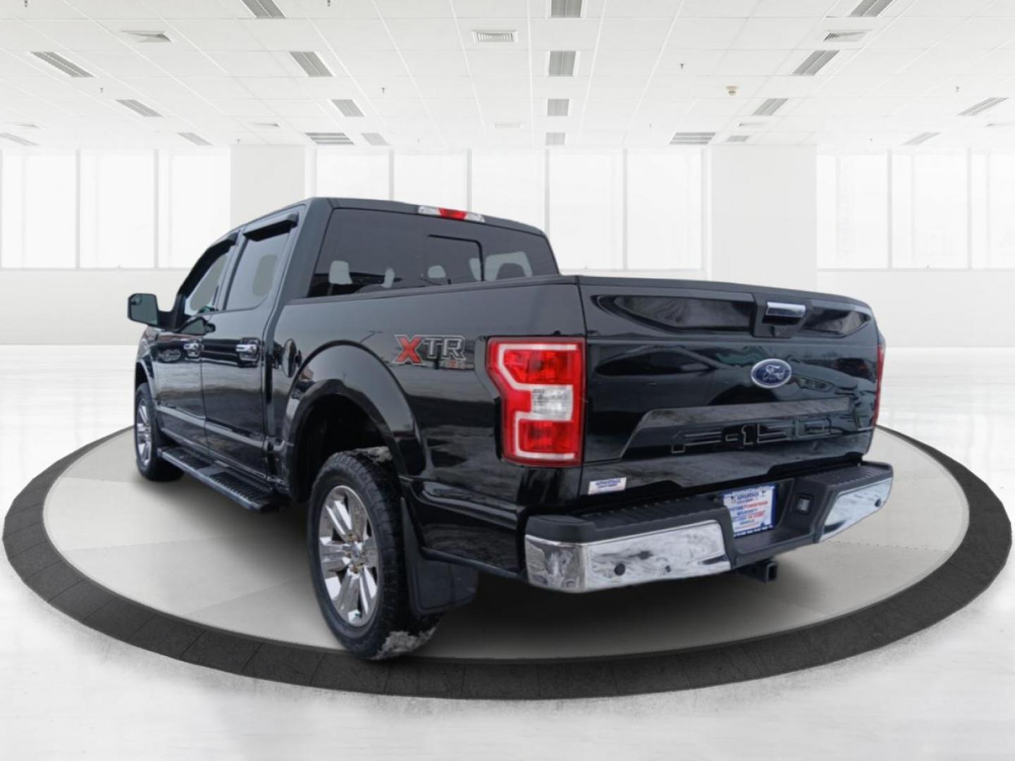 2018 Ford F-150 XLT SuperCrew 5.5-ft. Bed 4WD (1FTEW1E52JF) with an 5.0L V8 OHV 32V engine, 6-Speed Automatic transmission, located at 880 E. National Road, Vandalia, OH, 45377, (937) 908-9800, 39.891918, -84.183594 - One Owner - Photo#4