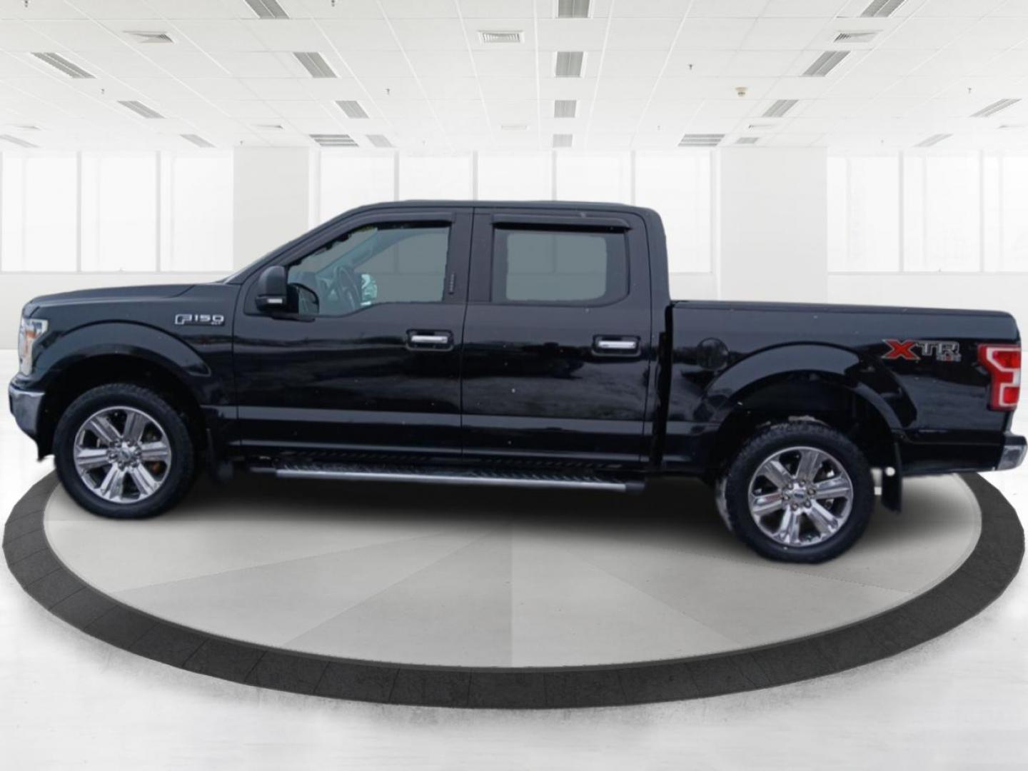 2018 Ford F-150 XLT SuperCrew 5.5-ft. Bed 4WD (1FTEW1E52JF) with an 5.0L V8 OHV 32V engine, 6-Speed Automatic transmission, located at 880 E. National Road, Vandalia, OH, 45377, (937) 908-9800, 39.891918, -84.183594 - One Owner - Photo#5