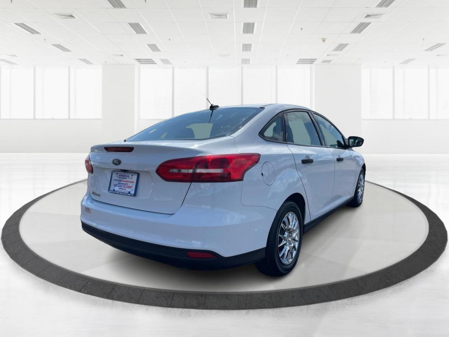 2018 Ford Focus S Sedan (1FADP3E20JL) with an 2.0L L4 DOHC 16V engine, 5-Speed Manual transmission, located at 1230 East Main St, Xenia, OH, 45385, (937) 908-9800, 39.688026, -83.910172 - One Owner - Photo#2