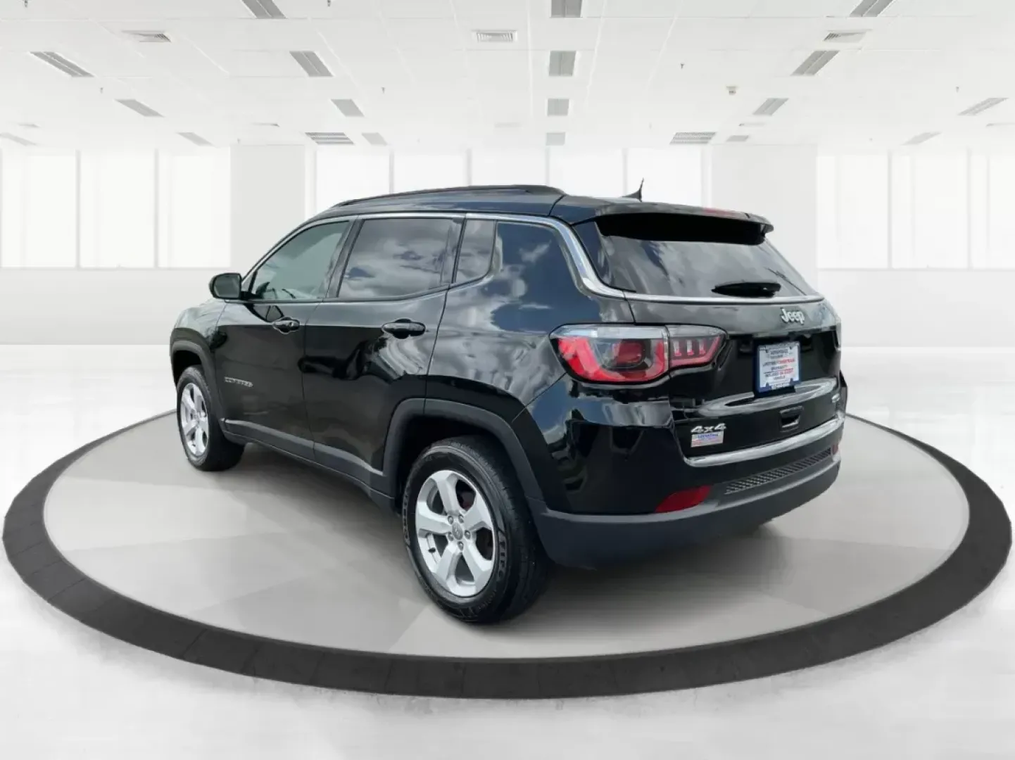 2018 Jeep Compass Latitude 4x4 (3C4NJDBB6JT) with an Other engine, located at 1230 East Main St, Xenia, OH, 45385, (937) 908-9800, 39.688026, -83.910172 - **Experience Adventure and Comfort with the 2018 Jeep Compass Latitude 4x4 at Advantage Car and Credit in Fairborn, OH!**<br /> <br /> Are you ready to embark on your next adventure? The 2018 Jeep Compass Latitude 4x4 is designed for those who crave exploration while keeping comfort at the forefront - Photo#4