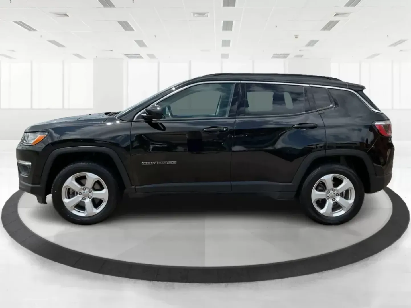 2018 Jeep Compass Latitude 4x4 (3C4NJDBB6JT) with an Other engine, located at 1230 East Main St, Xenia, OH, 45385, (937) 908-9800, 39.688026, -83.910172 - **Experience Adventure and Comfort with the 2018 Jeep Compass Latitude 4x4 at Advantage Car and Credit in Fairborn, OH!**<br /> <br /> Are you ready to embark on your next adventure? The 2018 Jeep Compass Latitude 4x4 is designed for those who crave exploration while keeping comfort at the forefront - Photo#5