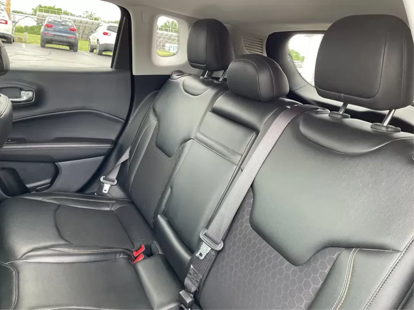 2018 Jeep Compass Latitude 4x4 (3C4NJDBB6JT) with an Other engine, located at 1230 East Main St, Xenia, OH, 45385, (937) 908-9800, 39.688026, -83.910172 - **Experience Adventure and Comfort with the 2018 Jeep Compass Latitude 4x4 at Advantage Car and Credit in Fairborn, OH!**<br /> <br /> Are you ready to embark on your next adventure? The 2018 Jeep Compass Latitude 4x4 is designed for those who crave exploration while keeping comfort at the forefront - Photo#9