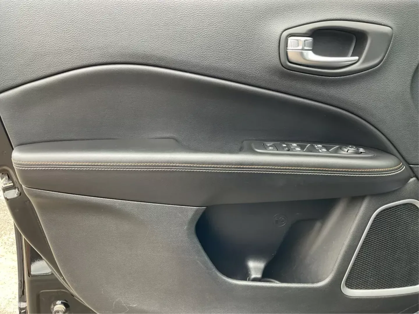 2018 Jeep Compass Latitude 4x4 (3C4NJDBB6JT) with an Other engine, located at 1230 East Main St, Xenia, OH, 45385, (937) 908-9800, 39.688026, -83.910172 - **Experience Adventure and Comfort with the 2018 Jeep Compass Latitude 4x4 at Advantage Car and Credit in Fairborn, OH!**<br /> <br /> Are you ready to embark on your next adventure? The 2018 Jeep Compass Latitude 4x4 is designed for those who crave exploration while keeping comfort at the forefront - Photo#18