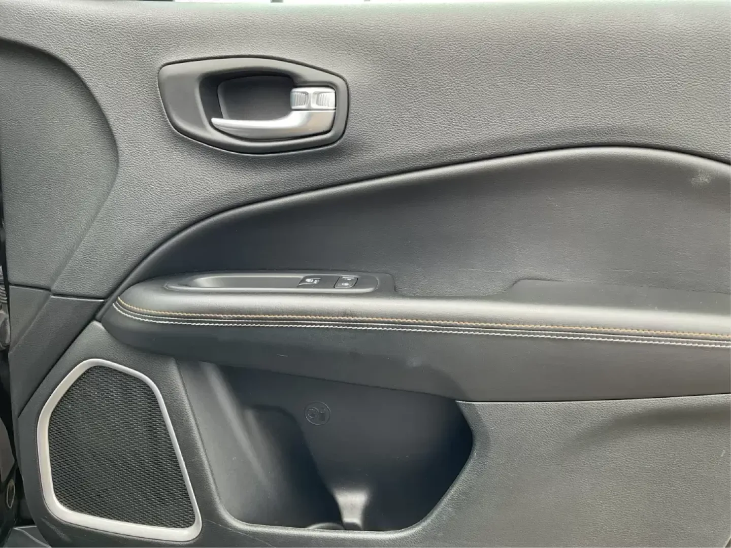 2018 Jeep Compass Latitude 4x4 (3C4NJDBB6JT) with an Other engine, located at 1230 East Main St, Xenia, OH, 45385, (937) 908-9800, 39.688026, -83.910172 - **Experience Adventure and Comfort with the 2018 Jeep Compass Latitude 4x4 at Advantage Car and Credit in Fairborn, OH!**<br /> <br /> Are you ready to embark on your next adventure? The 2018 Jeep Compass Latitude 4x4 is designed for those who crave exploration while keeping comfort at the forefront - Photo#19