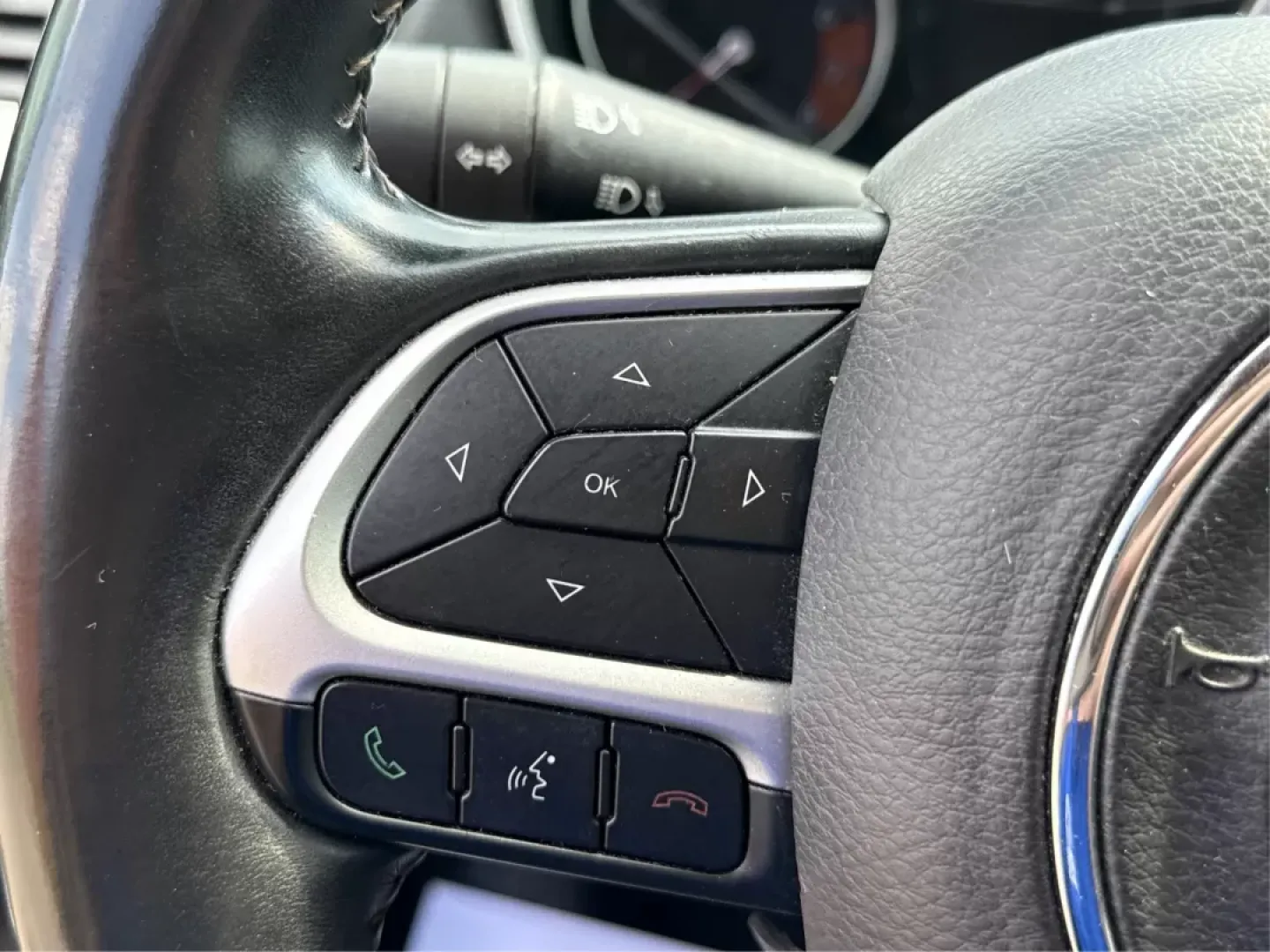 2018 Jeep Compass Latitude FWD (3C4NJCBB1JT) with an 2.4L I-4 variable valve control engine, located at 8750 N County Rd 25A, Piqua, OH, 45356, (937) 908-9800, 40.164391, -84.232513 - **Adventure Awaits with This 2018 Jeep Compass Latitude FWD!**<br /> <br /> Transform your everyday travels into unforgettable adventures with the 2018 Jeep Compass Latitude FWD. This SUV is not just a mode of transportation; it's your ticket to exploration, whether it's cruising through the scenic - Photo#15