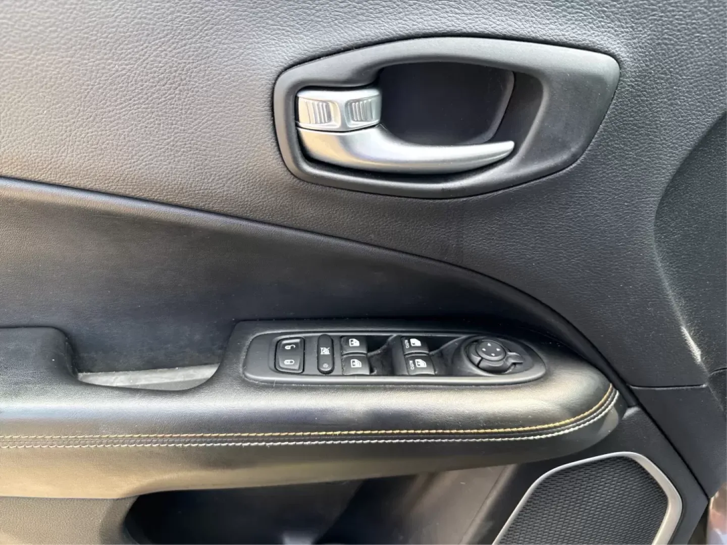 2018 Jeep Compass Latitude FWD (3C4NJCBB1JT) with an 2.4L I-4 variable valve control engine, located at 8750 N County Rd 25A, Piqua, OH, 45356, (937) 908-9800, 40.164391, -84.232513 - **Adventure Awaits with This 2018 Jeep Compass Latitude FWD!**<br /> <br /> Transform your everyday travels into unforgettable adventures with the 2018 Jeep Compass Latitude FWD. This SUV is not just a mode of transportation; it's your ticket to exploration, whether it's cruising through the scenic - Photo#18