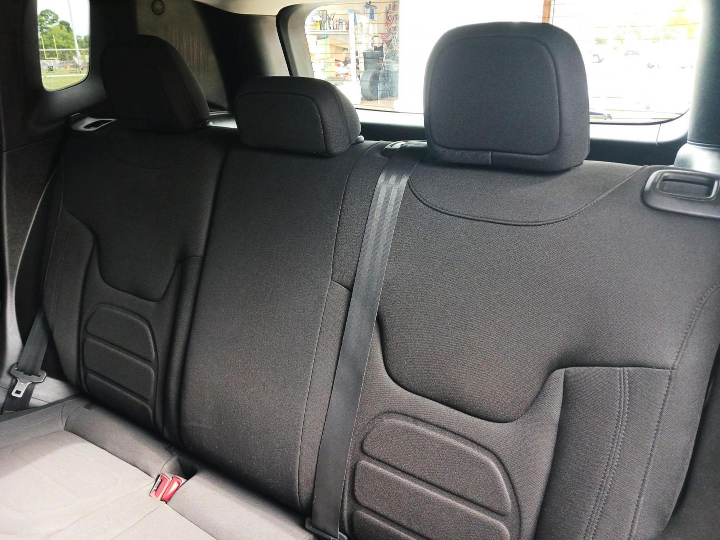 2018 /Black, premium cloth Jeep Renegade Latitude 4WD (ZACCJBBB6JP) with an 2.4L L4 DOHC 16V engine, Automatic transmission, located at 1230 East Main St, Xenia, OH, 45385, (937) 908-9800, 39.688026, -83.910172 - 2018 Jeep Renegade Latitude 4WD - Photo#8