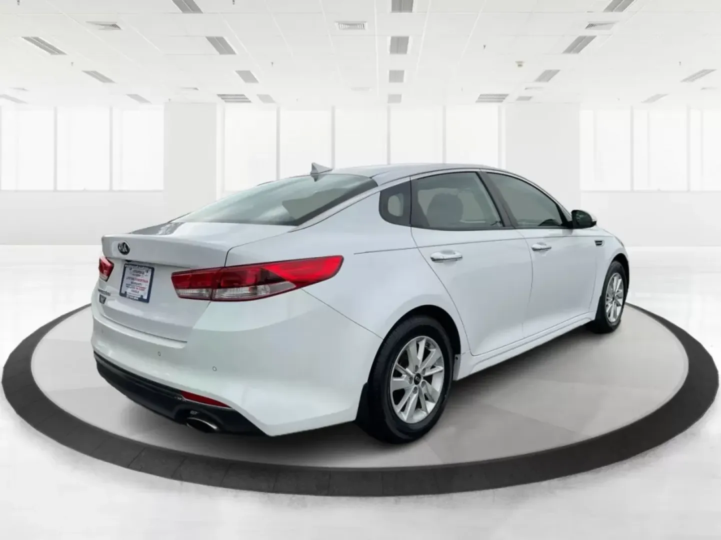 2018 Kia Optima LX (5XXGT4L35JG) with an Theta II 2.4L I-4 gasoline direct injection engine, located at 1951 S Dayton Lakeview Rd., New Carlisle, OH, 45344, (937) 908-9800, 39.890999, -84.050255 - Discover the perfect blend of style, safety, and affordability with this stunning 2018 Kia Optima LX, available now at Advantage Car and Credit in Fairborn, OH. This sedan is not just a car; it's your companion for all of life's adventures. Whether you're commuting to work, shuttling the kids to sch - Photo#2