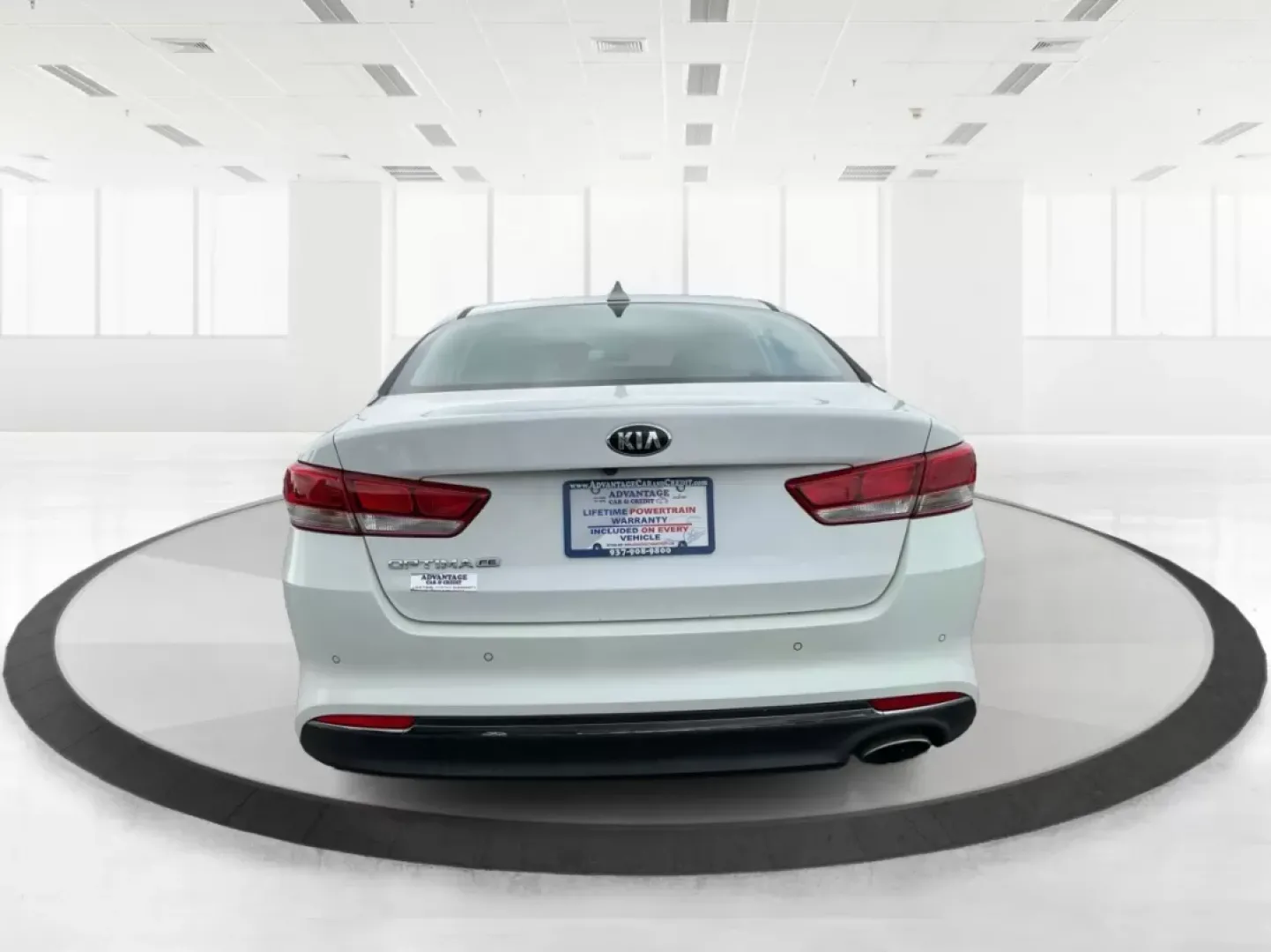 2018 Kia Optima LX (5XXGT4L35JG) with an Theta II 2.4L I-4 gasoline direct injection engine, located at 1951 S Dayton Lakeview Rd., New Carlisle, OH, 45344, (937) 908-9800, 39.890999, -84.050255 - Discover the perfect blend of style, safety, and affordability with this stunning 2018 Kia Optima LX, available now at Advantage Car and Credit in Fairborn, OH. This sedan is not just a car; it's your companion for all of life's adventures. Whether you're commuting to work, shuttling the kids to sch - Photo#3